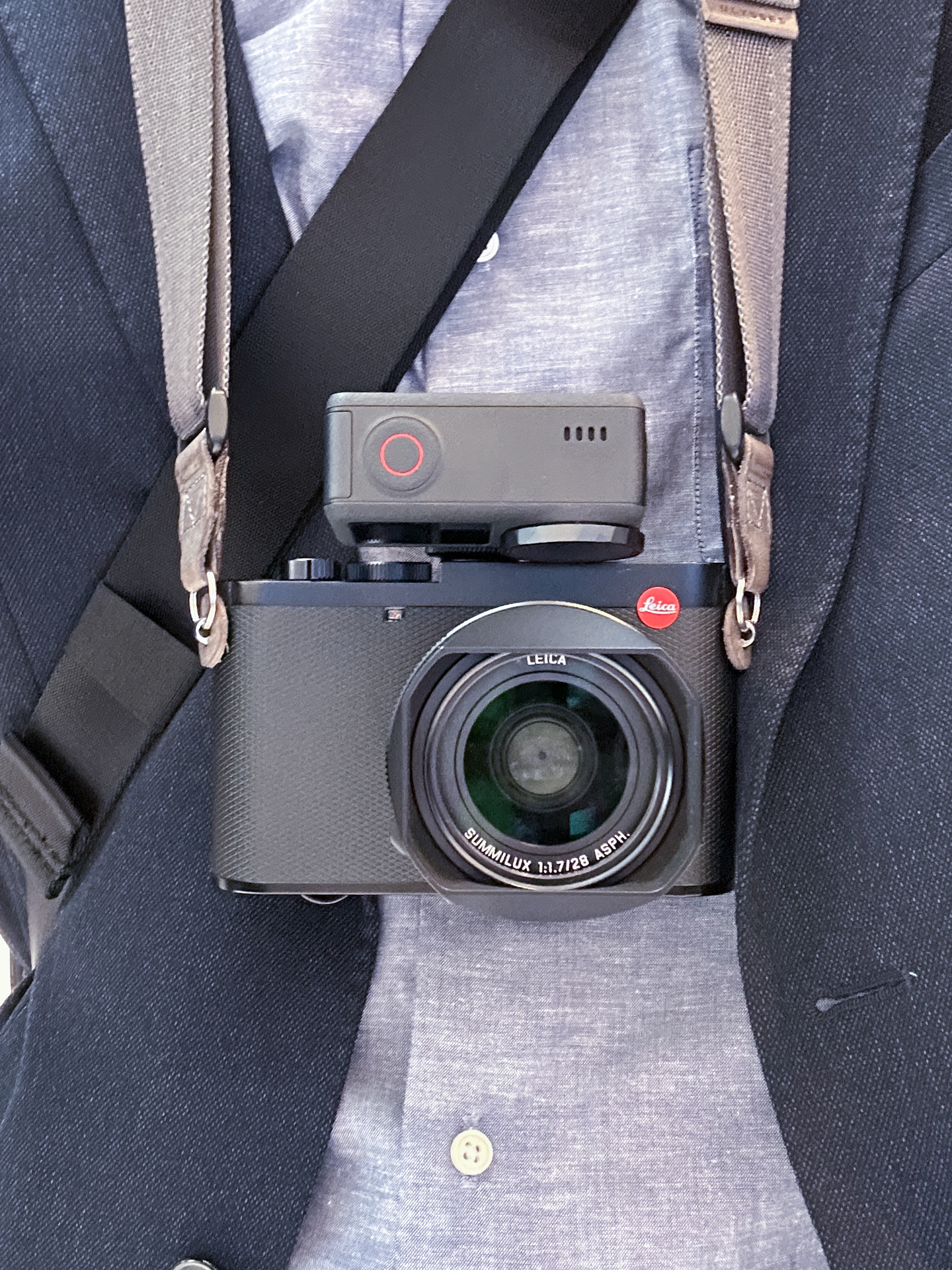 シューマウントアダプターのチルト機構を使って、「撮ってませんよ」の姿勢