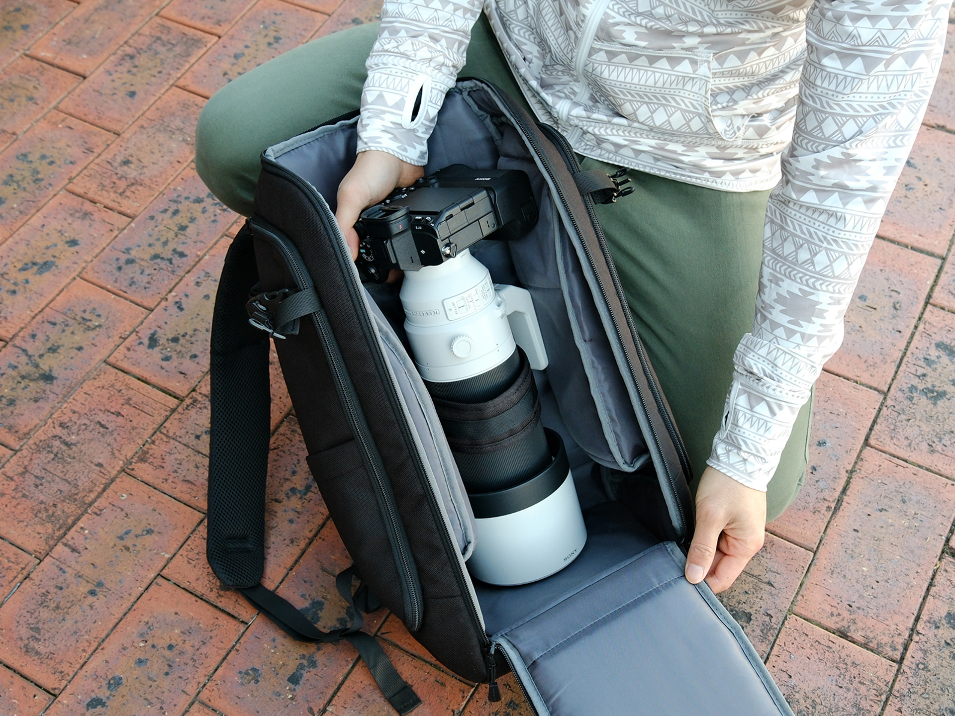 こんな感じでFE 200-600mm F5.6-6.3 G OSS＋α7 IVを収納可能