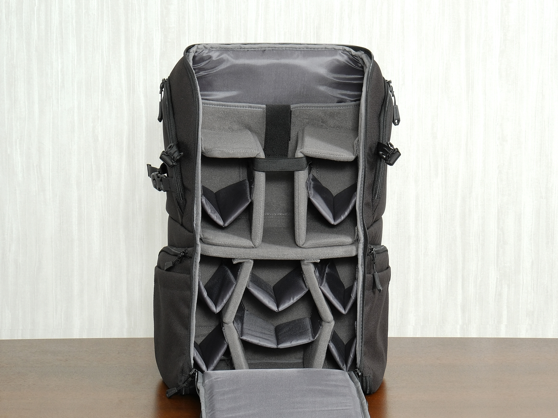 前面をフルオープンすると、すべての機材を一覧できる