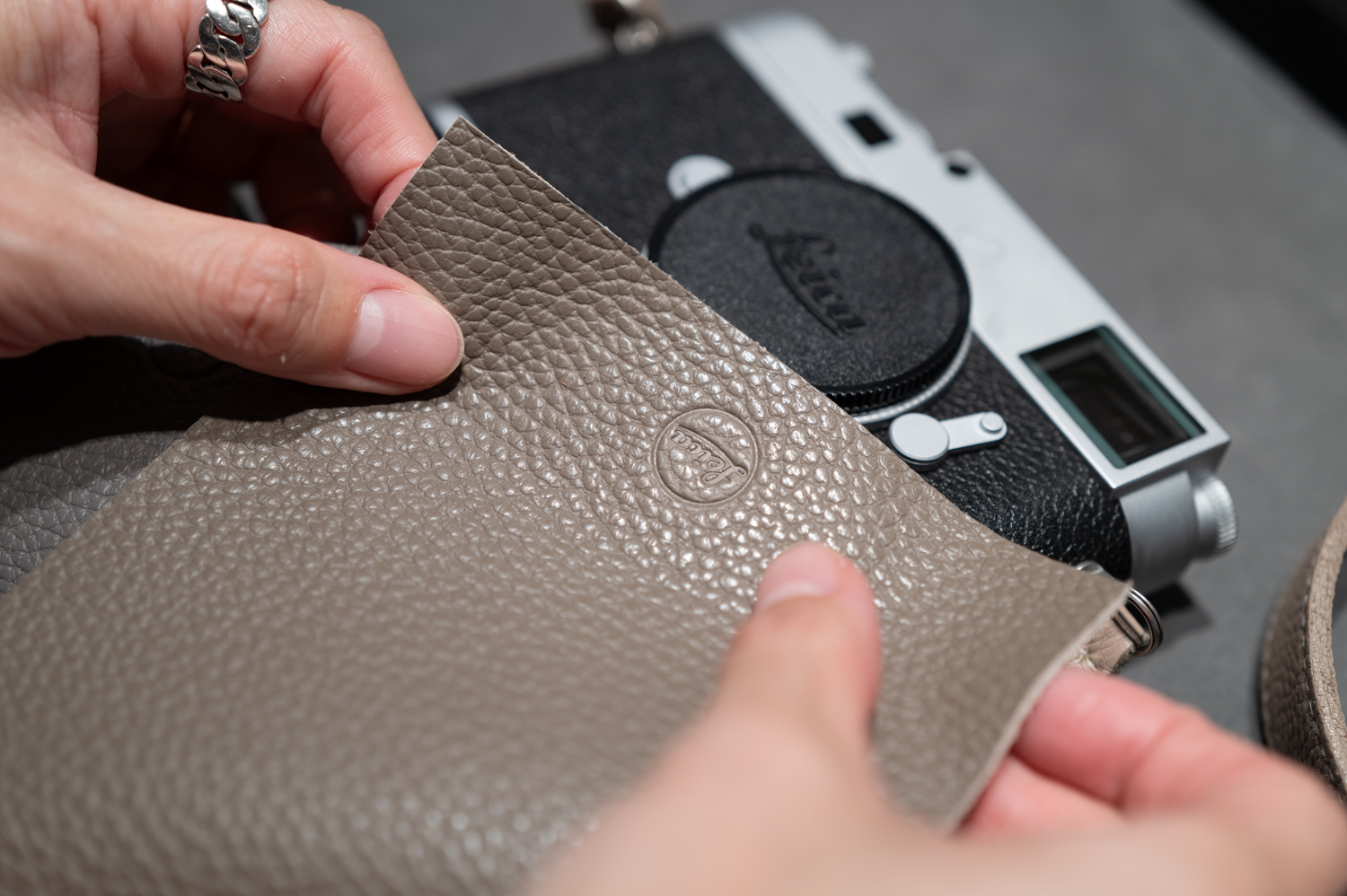 「トープ」も上品な色味