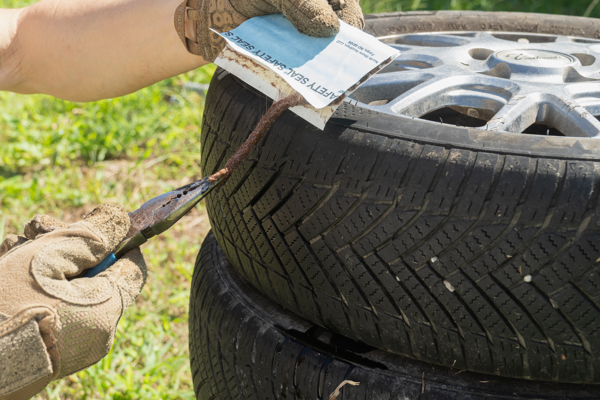 リペアゴムを1本準備します。リペアゴムはノリ付きタイプを使っています