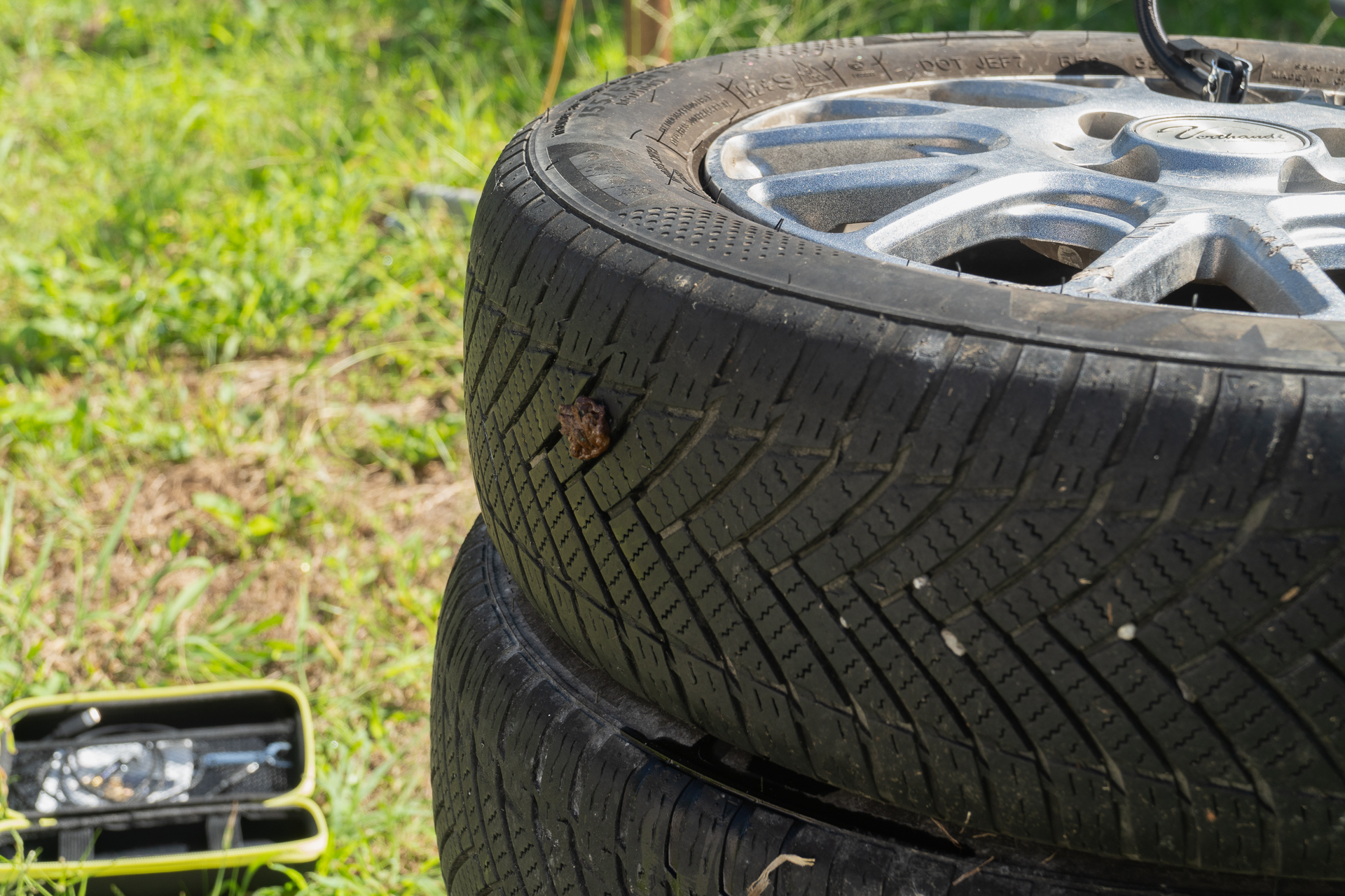 そのままハンドルをまっすぐ引き抜くとリペアゴムだけが残ります