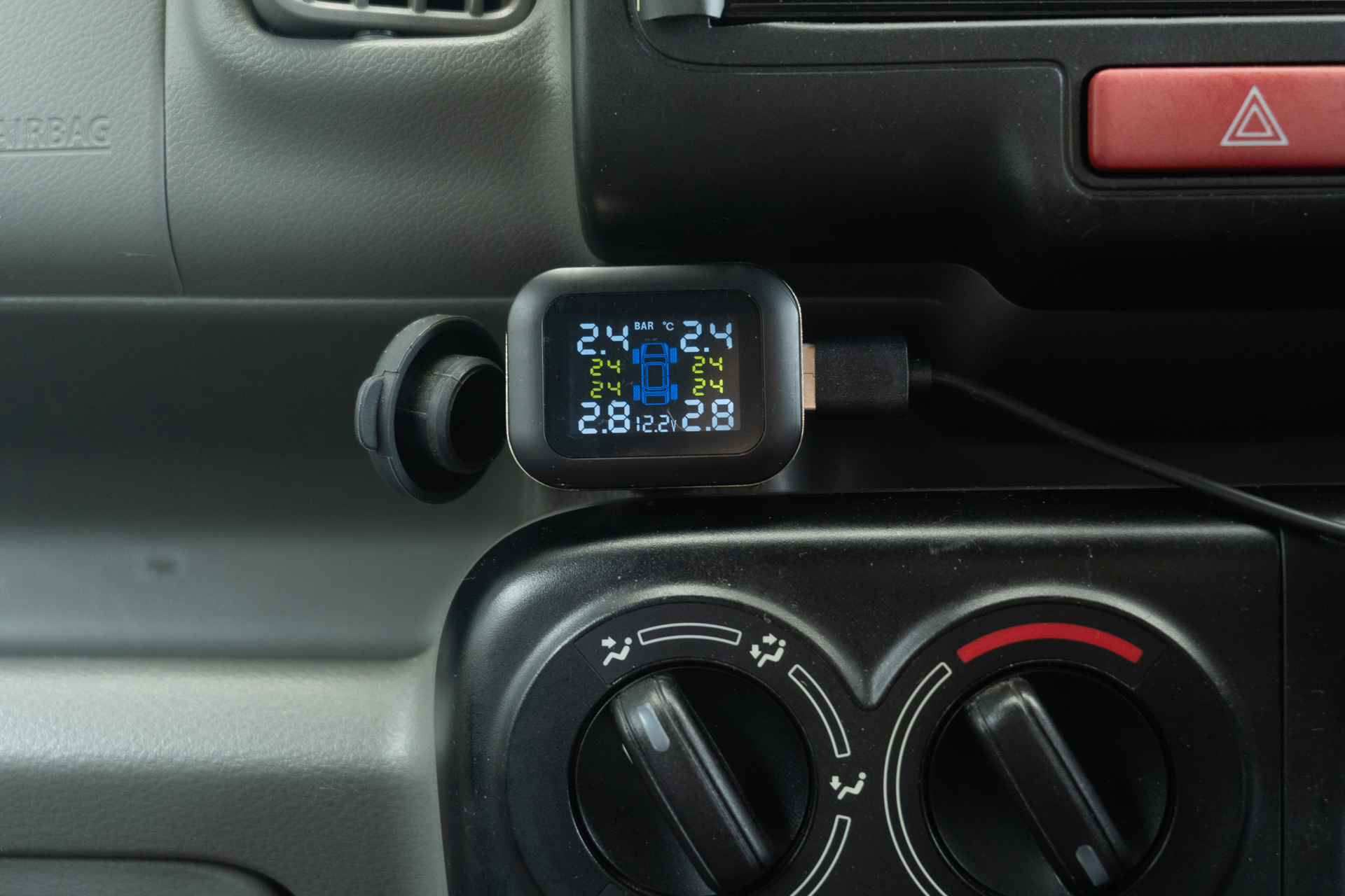 木ネジタイプを左後輪、レガシータイプを右後輪に履きました。パンクしたタイヤは後輪に