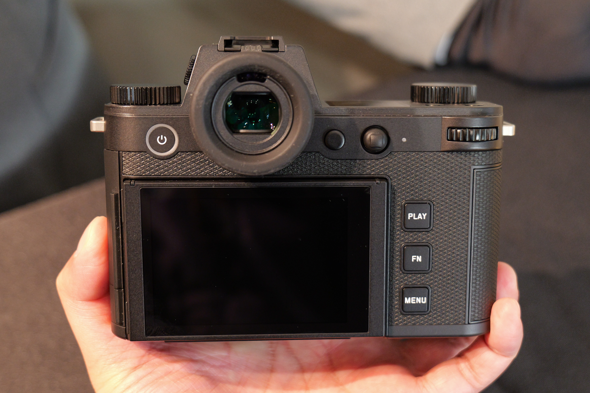 SL3-Sの背面。操作系も変更はないが、このシンプルなデザインが美しさすら感じさせる