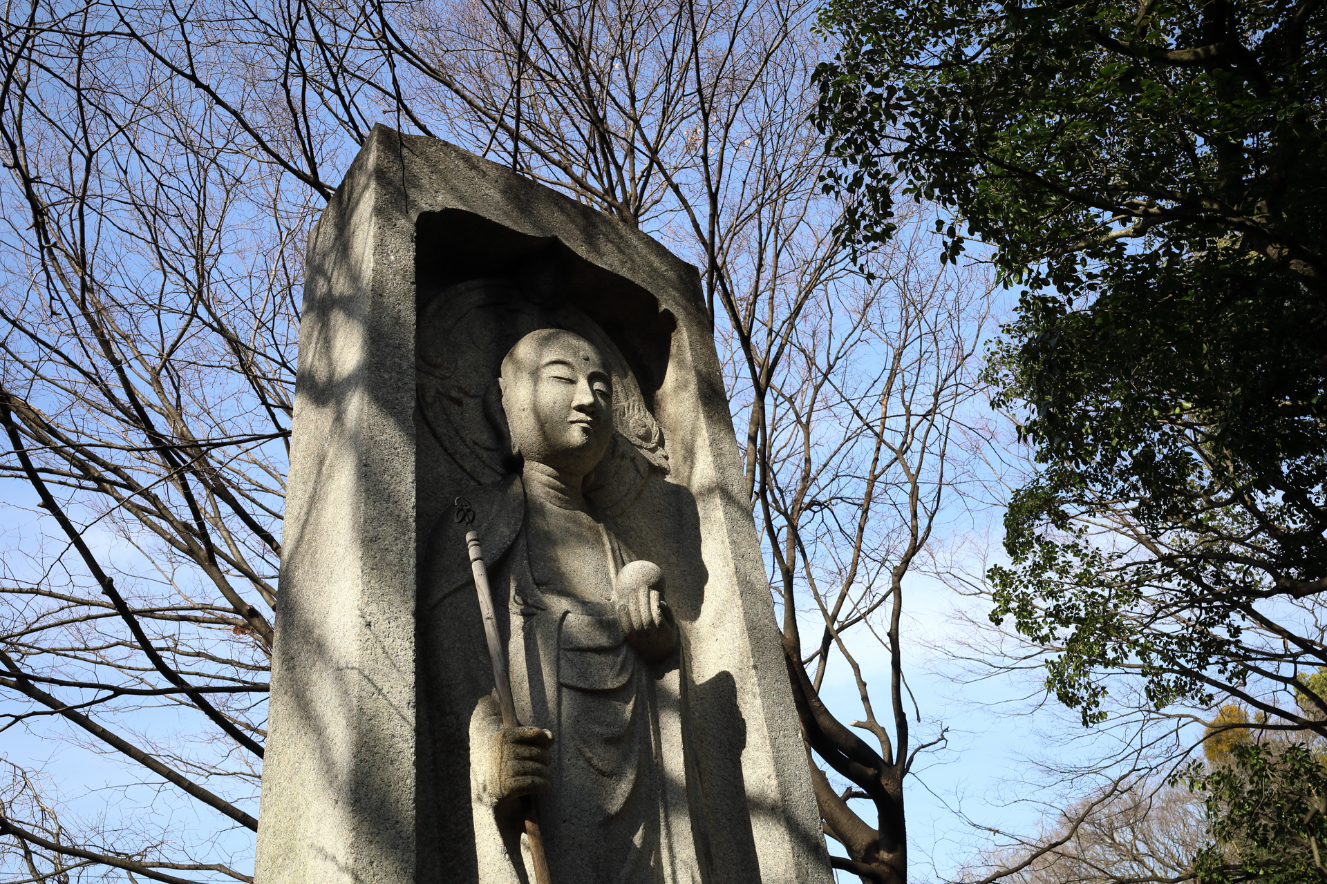 高画素機で撮影したようにも見えます。シャープすぎる描写がつまらないという人もいますが、28mm単焦点レンズの描写のひとつの基準となりそうです。<br><span class="fnt-85">キヤノン EOS RP／RF28mm F2.8 STM／28mm／プログラムAE（1/640秒、F9.0、−0.3EV）／ISO 400</span>