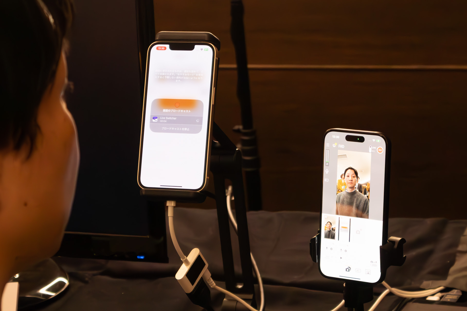 ゲーム配信を想定してピクチャーインピクチャーを設定しているところ。ケーブルは外部モニター出力用などで、実際はワイヤレスで使える