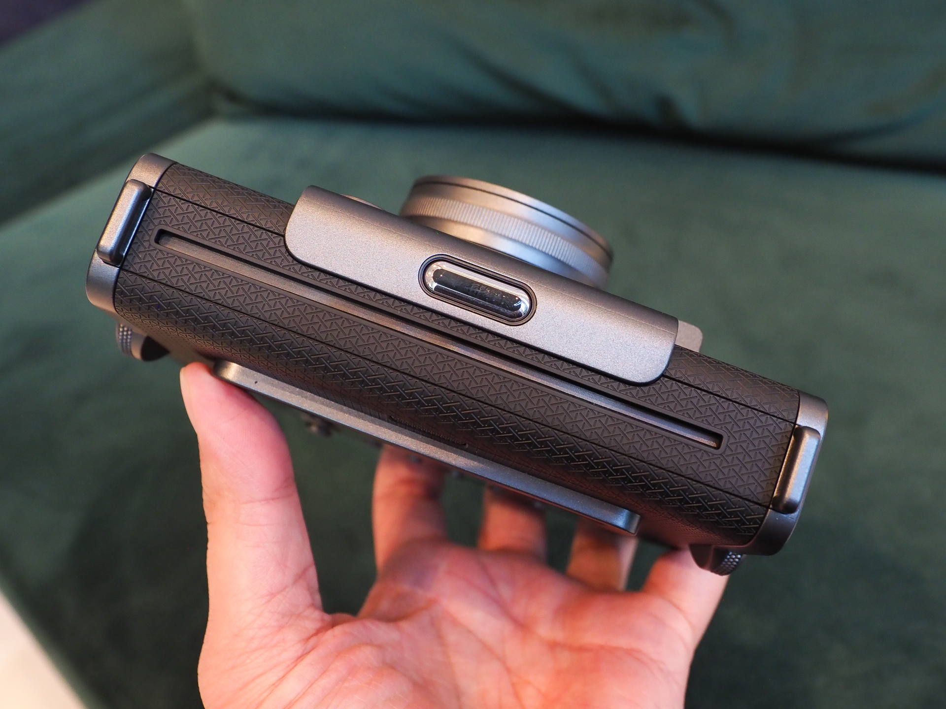 本体上部にはプリント出力口も