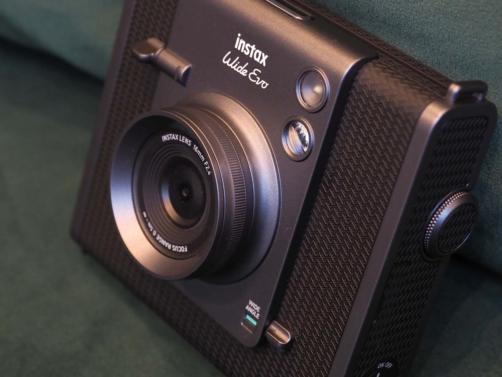 レンズ鏡筒のローレット部分を回すと「レンズエフェクト」の“度合い”を調節できる