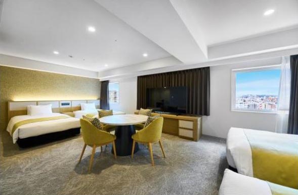 新設のファミリーフォース。ベッド4台とオーブンレンジなどを利用可能。バス・トイレはセパレート