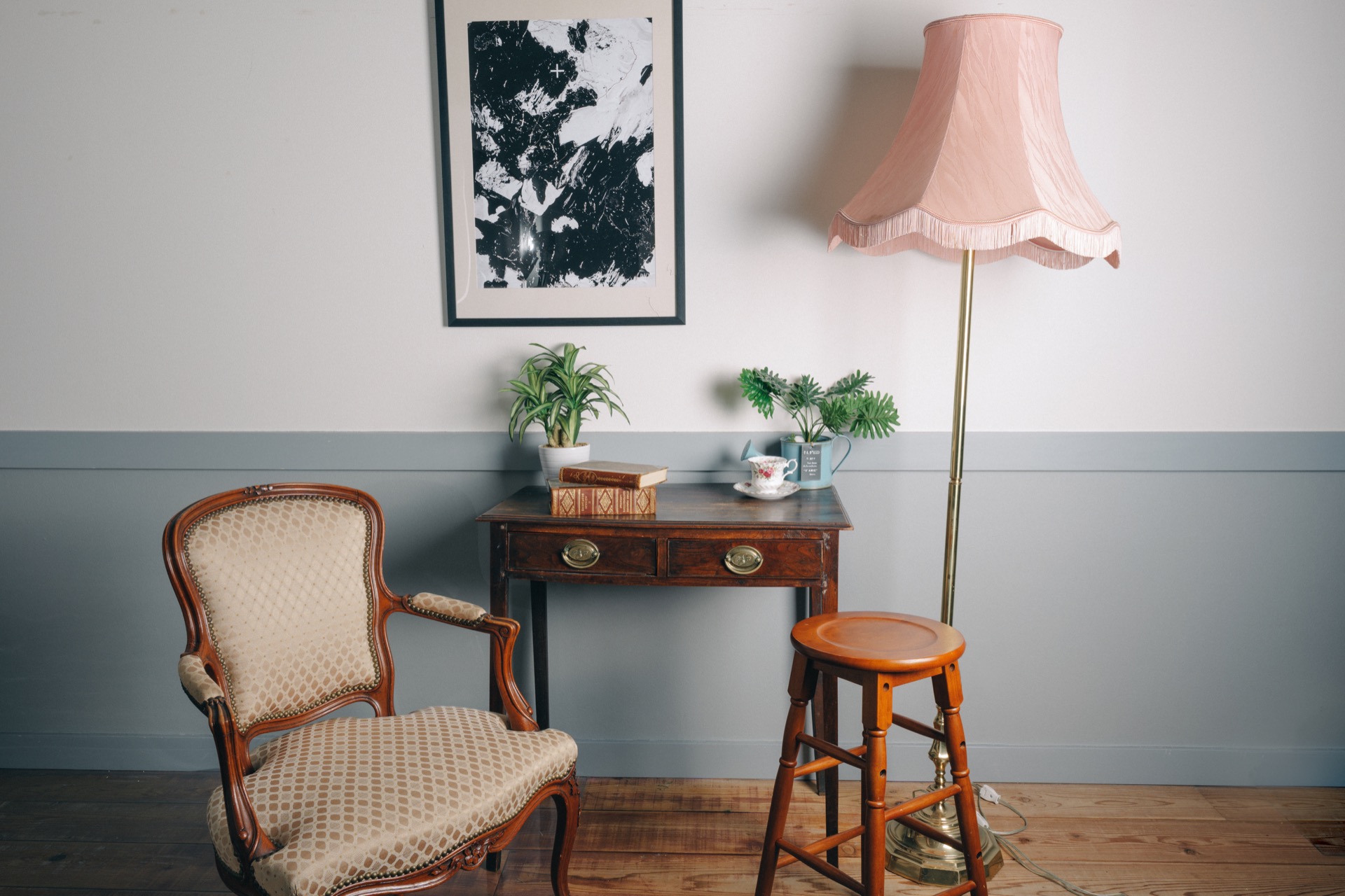 アンティーク調の家具なども用意されている