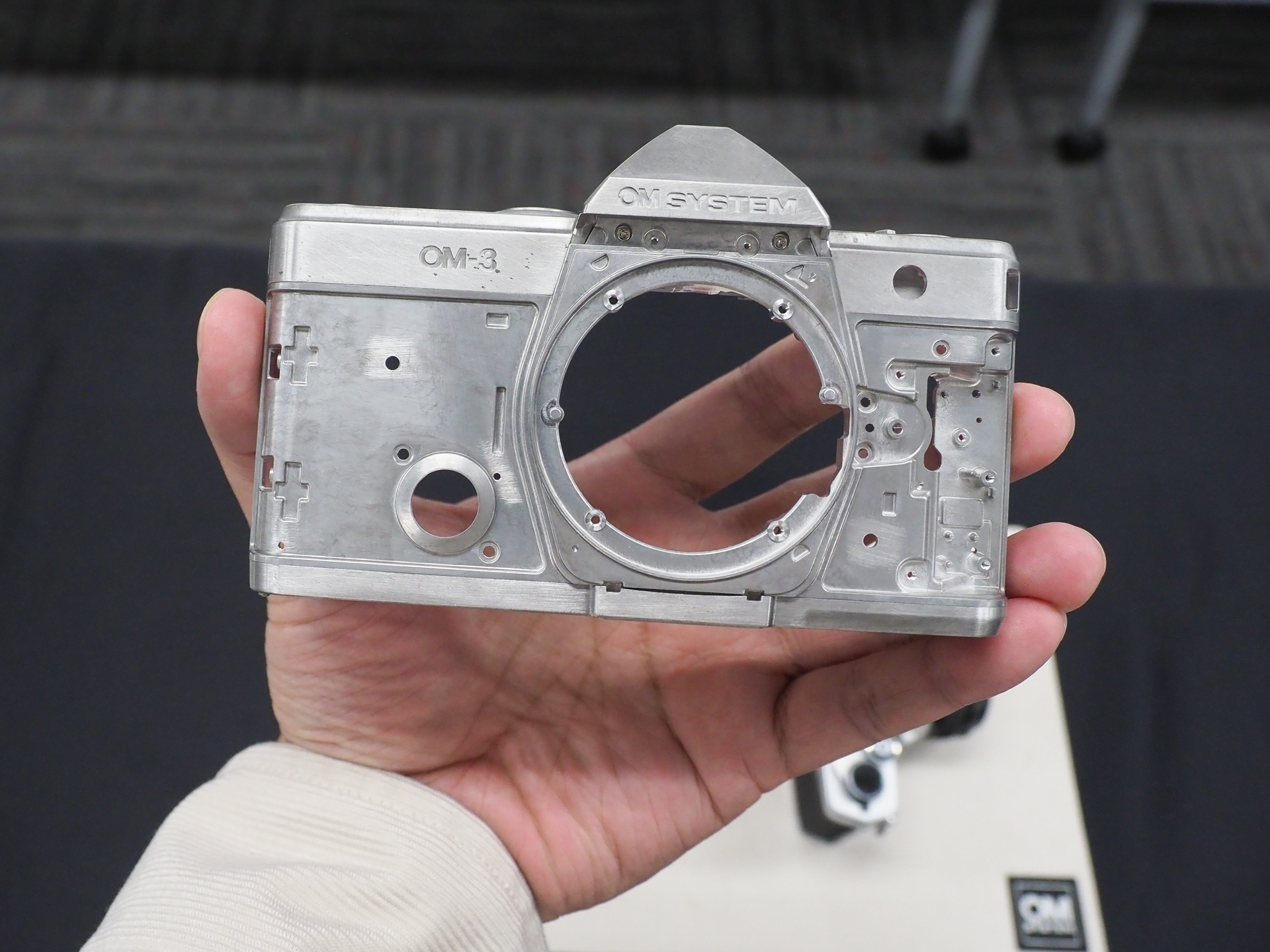 OM-3の本体素材はマグネシウム合金