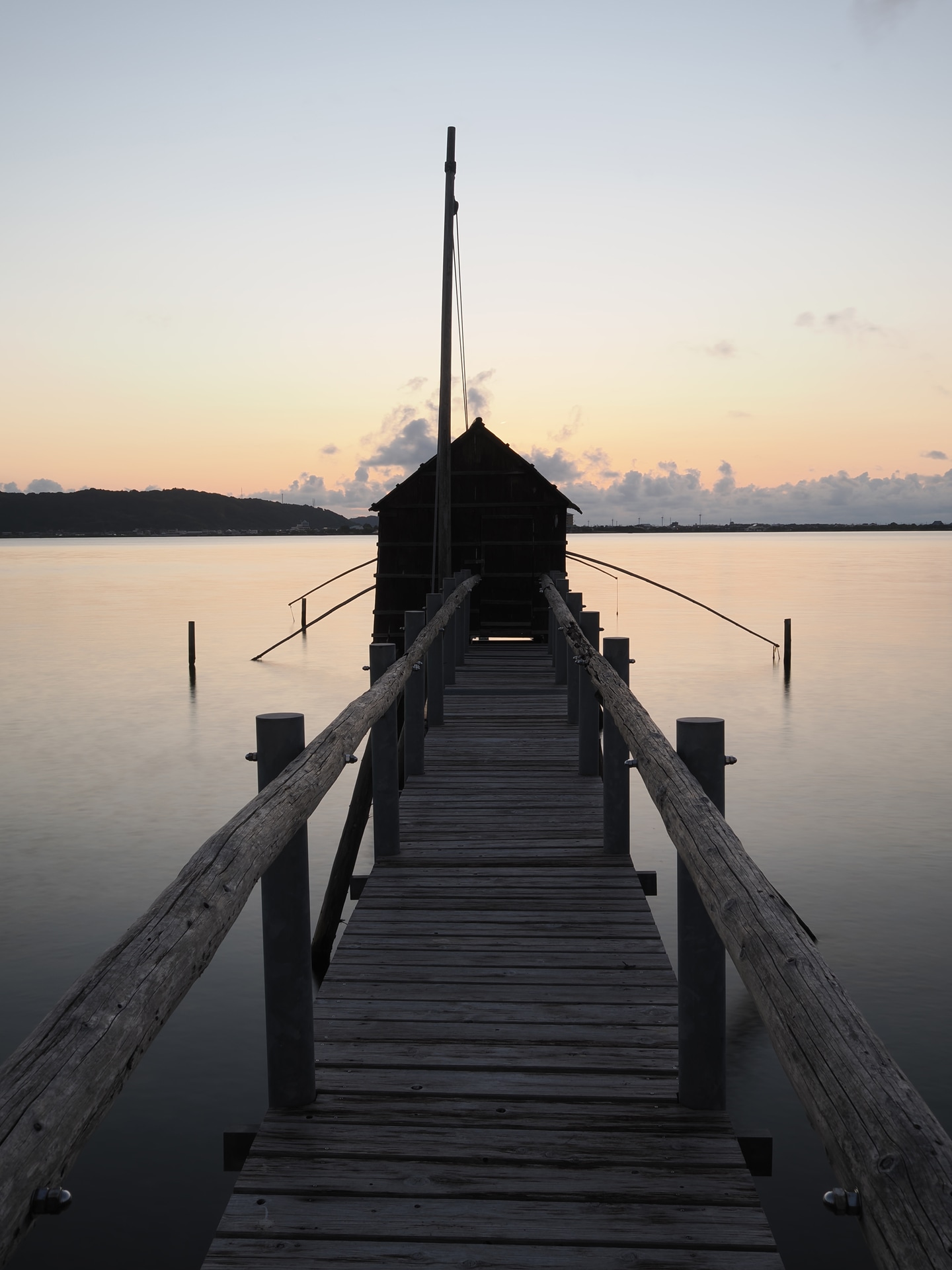 <span class="fnt-85">M.ZUIKO DIGITAL 17mm F1.8 II／17mm（34mm相当）／マニュアル露出（F10、3.2秒）／ISO 200／WB：オート／ライブND（ND64）</span>