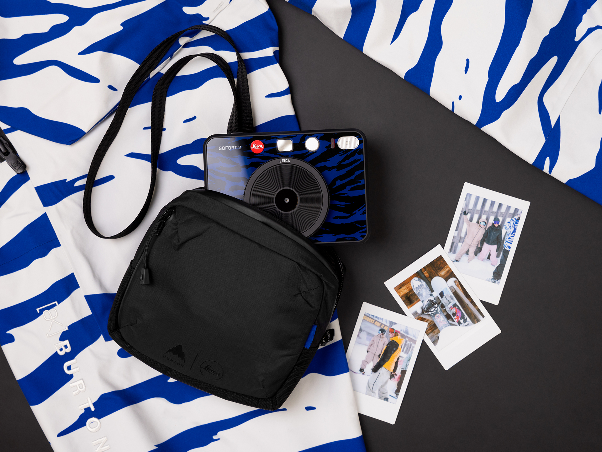 カメラとBurton製のカメラバッグ