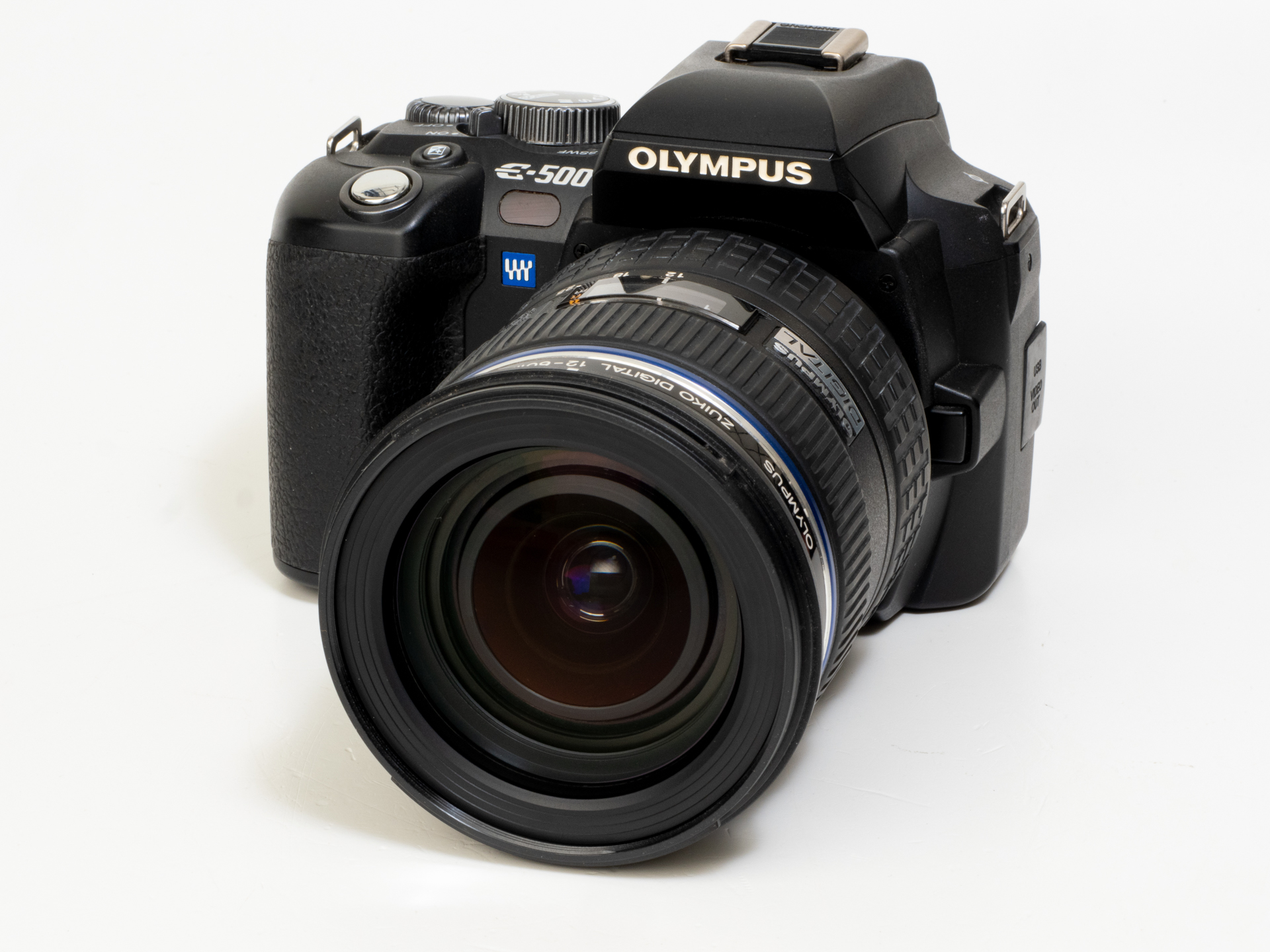 フォーサーズ時代から35mm換算画角24-120mm相当のレンズって用意されていたわけですね。高性能ですから、OM　SYSTEM OM-1にもMMF-3アダプターを介して使用しています。