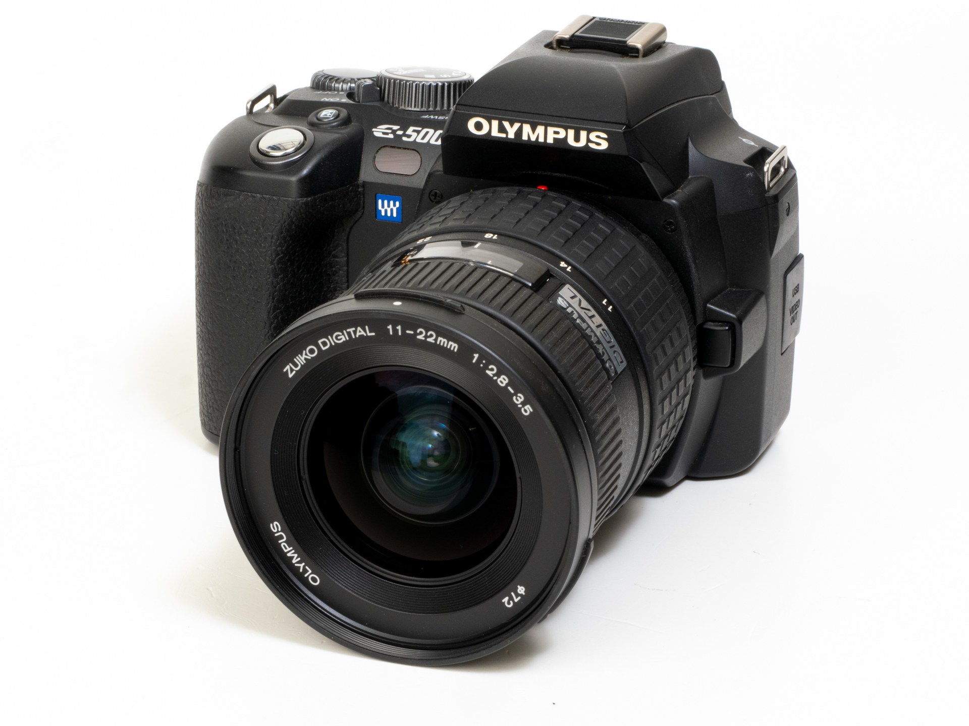 特別に性能を追求したレンズではないのですが、描写の厚みが好きな1本です。