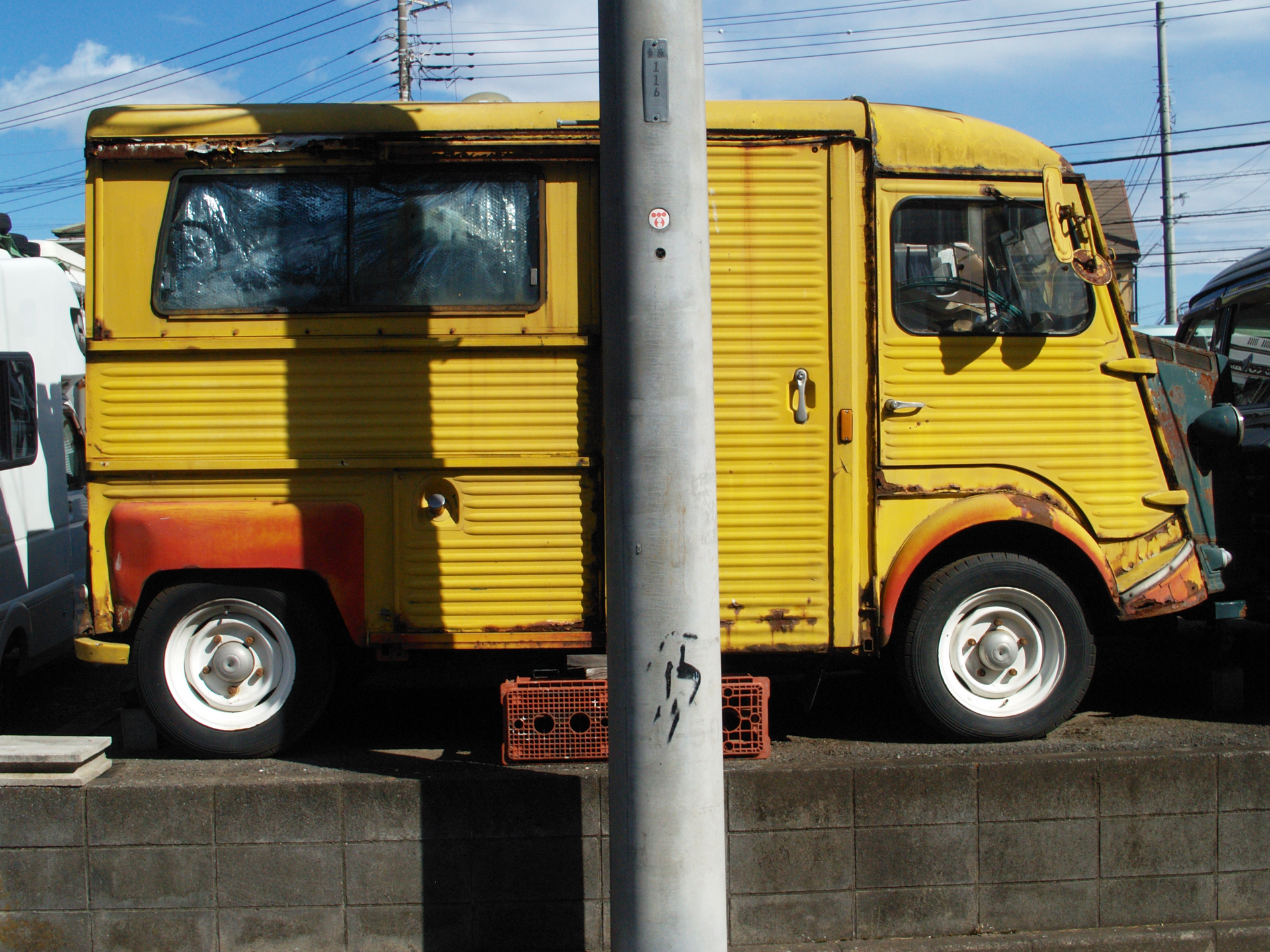 黄色の再現性も好きですね。デフォルトだとナチュラルの設定になっているようです。<br><span class="fnt-85">オリンパス E-500／ZUIKO DIGITAL 25mm F2.8／25mm（50mm相当）／絞り優先AE（1/1,600秒、F8.0、−0.7EV）／ISO 400</span>