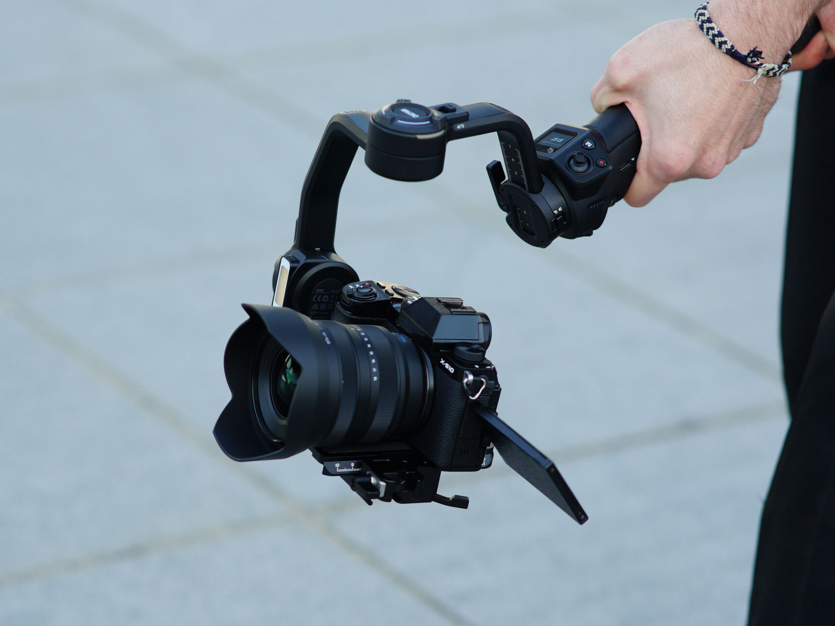 小型ジンバルとの組み合わせが可能