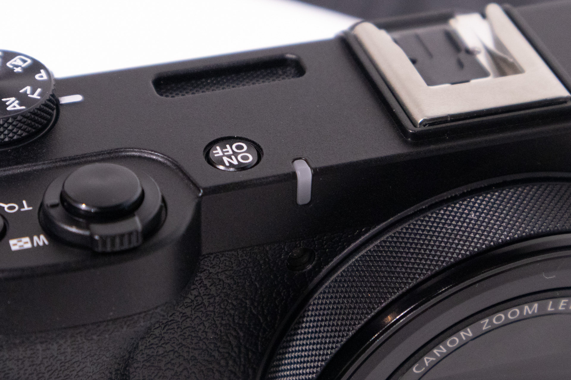 タリーランプはL型に配置し、撮影者と被写体の両方から見えやすくした