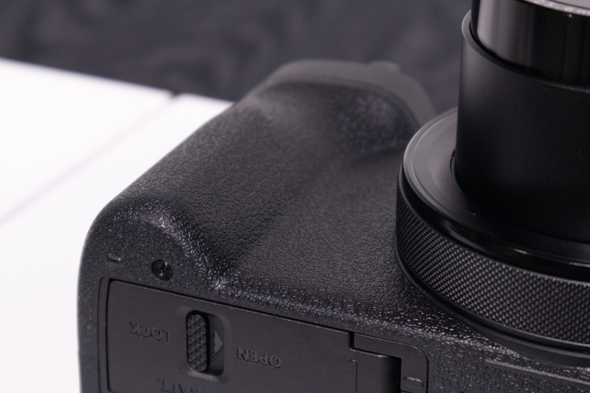 グリップはラバー素材で滑りにくい