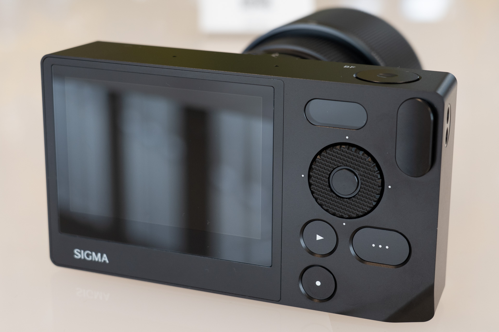 ボタンそれぞれが大きいのが印象的