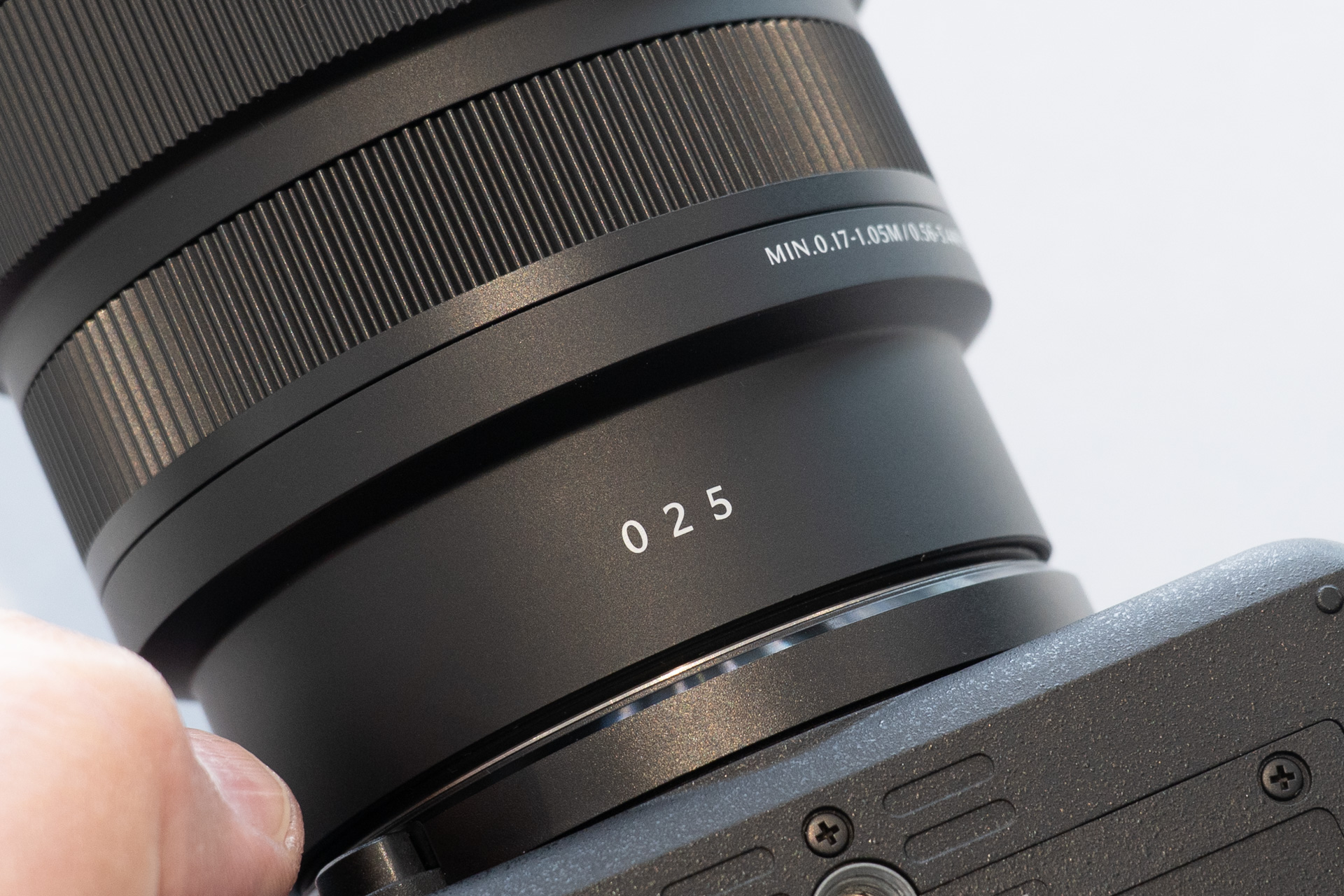 2025年登場を表す「025」の表示も