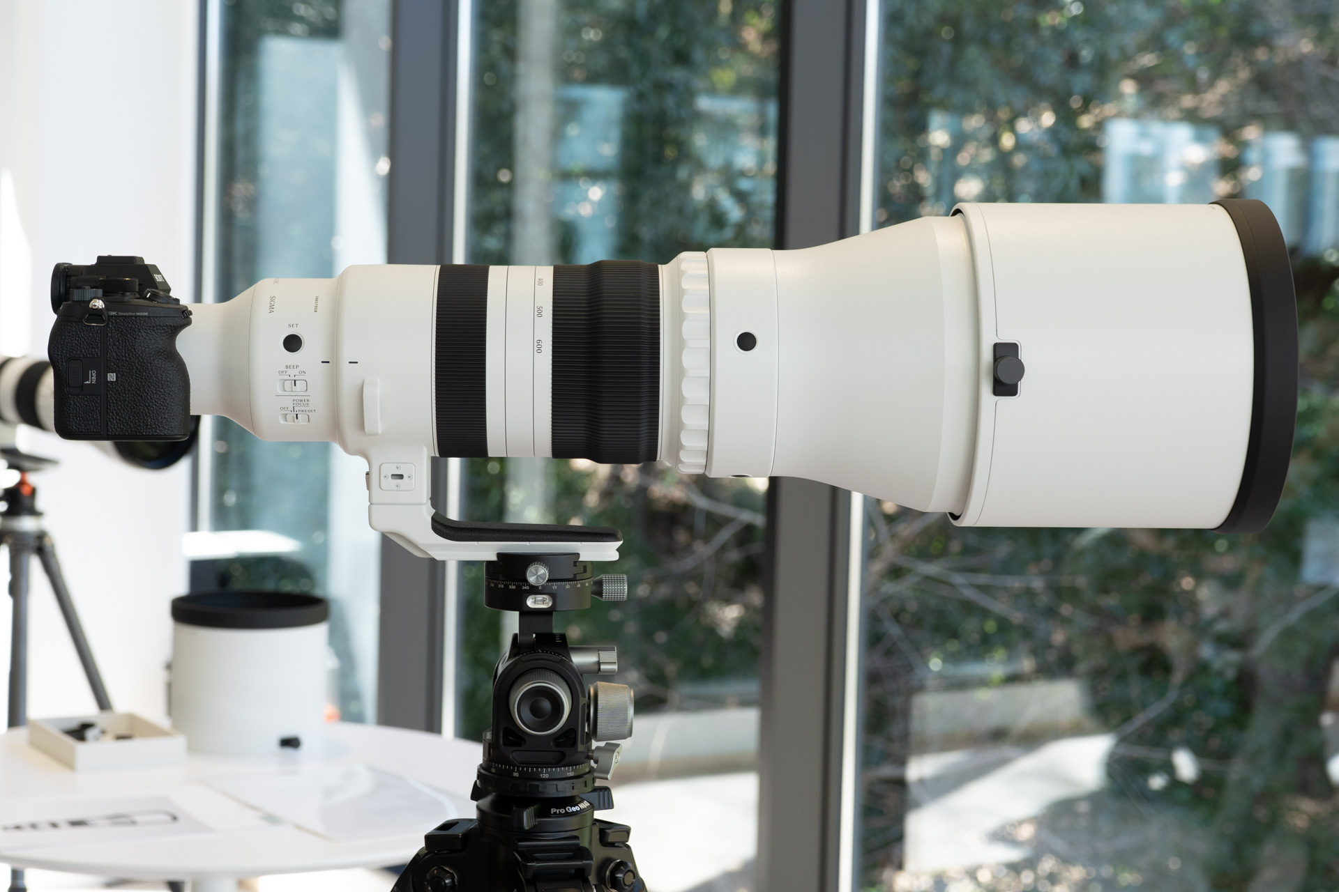 シグマでは珍しいホワイトカラーになっている