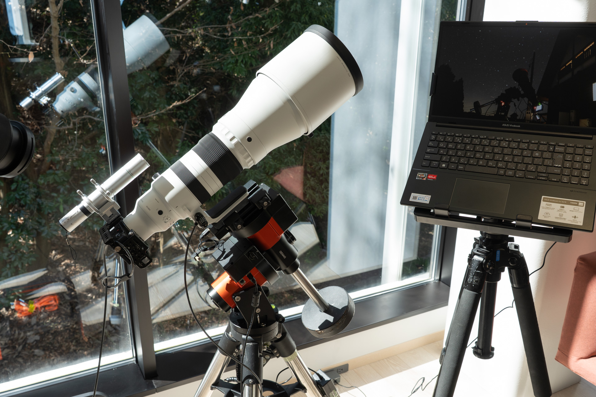 実際に本レンズで天体撮影を行ったセッティングの展示もあった