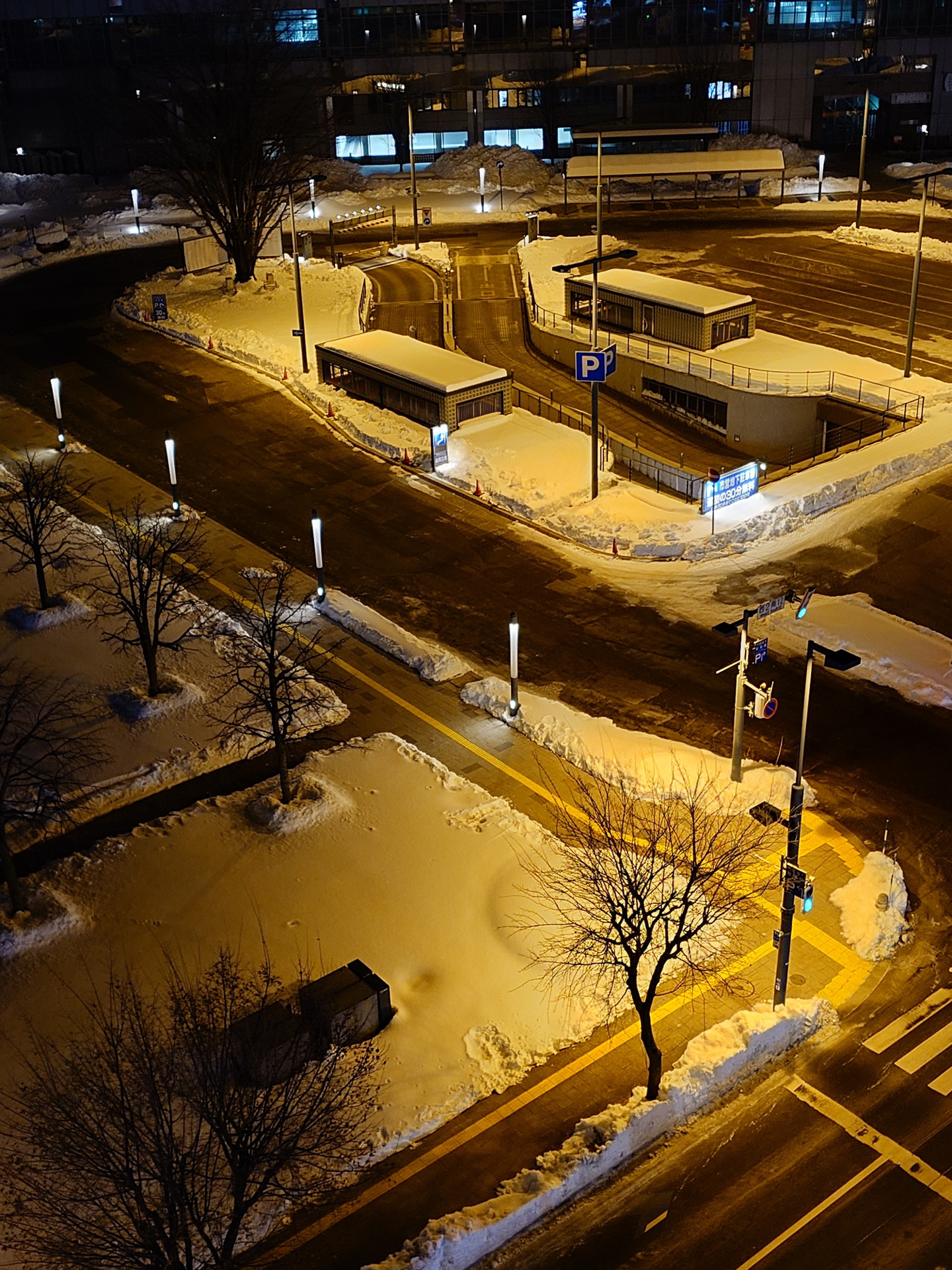 時刻は4時半、ベランダに出て気温をチェックし防寒対策を決める