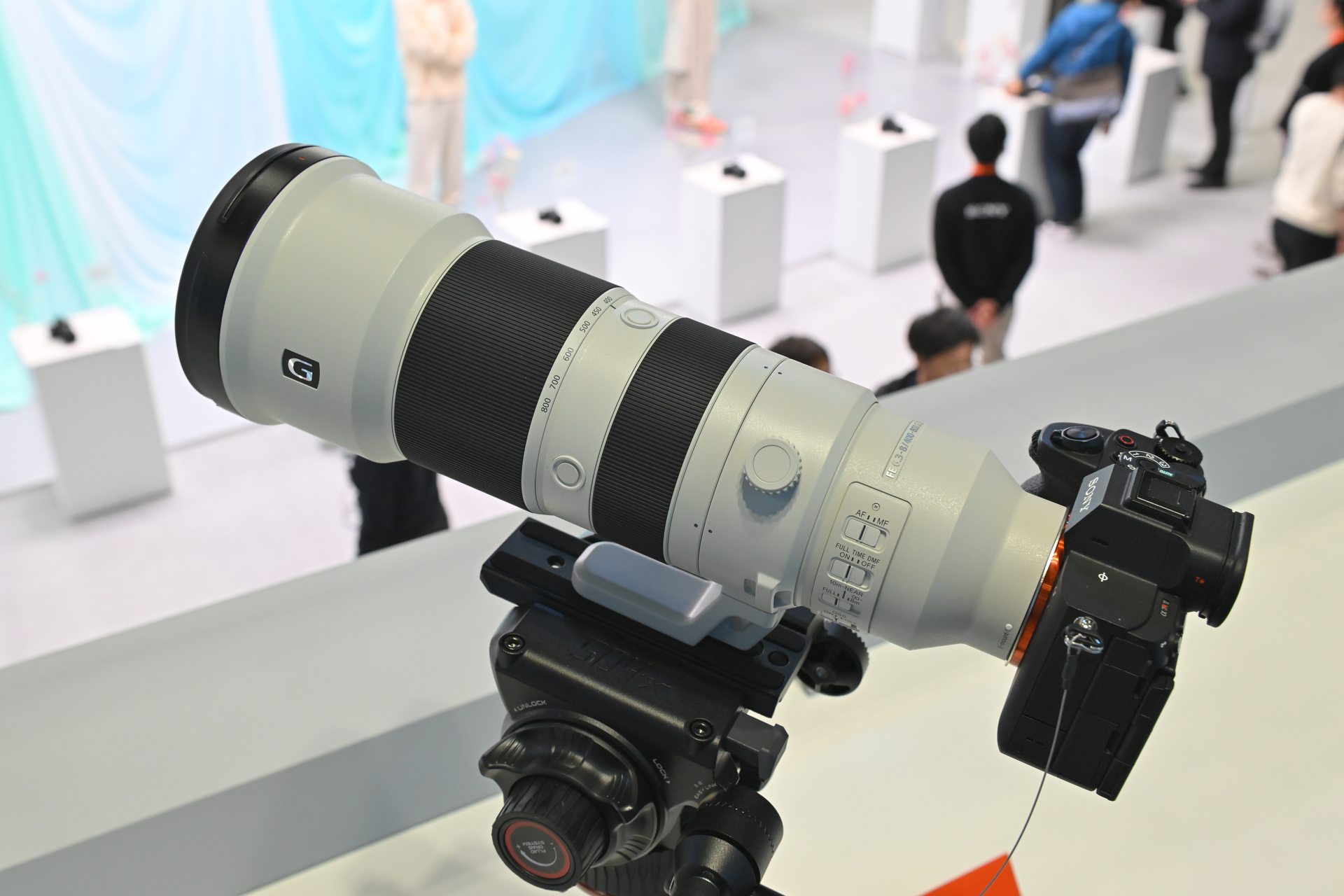 【ソニーブース】「FE 400-800mm F6.3-8 G OSS」は超望遠コーナーに