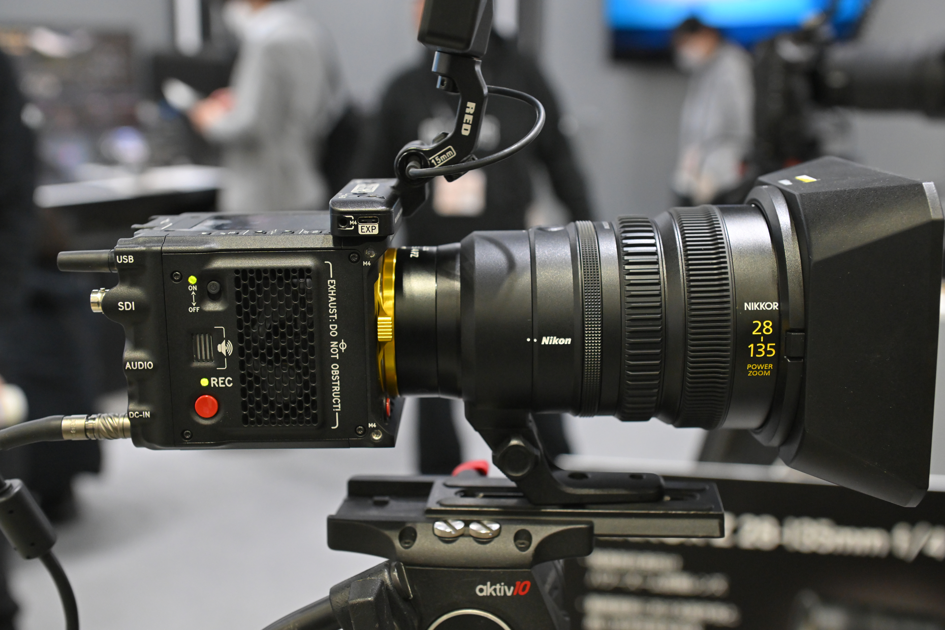 【ニコンブース】RED「KOMODO-X Z Mount」に加えて、交換レンズ「NIKKOR Z 28-135mm f/4 PZ」を展示