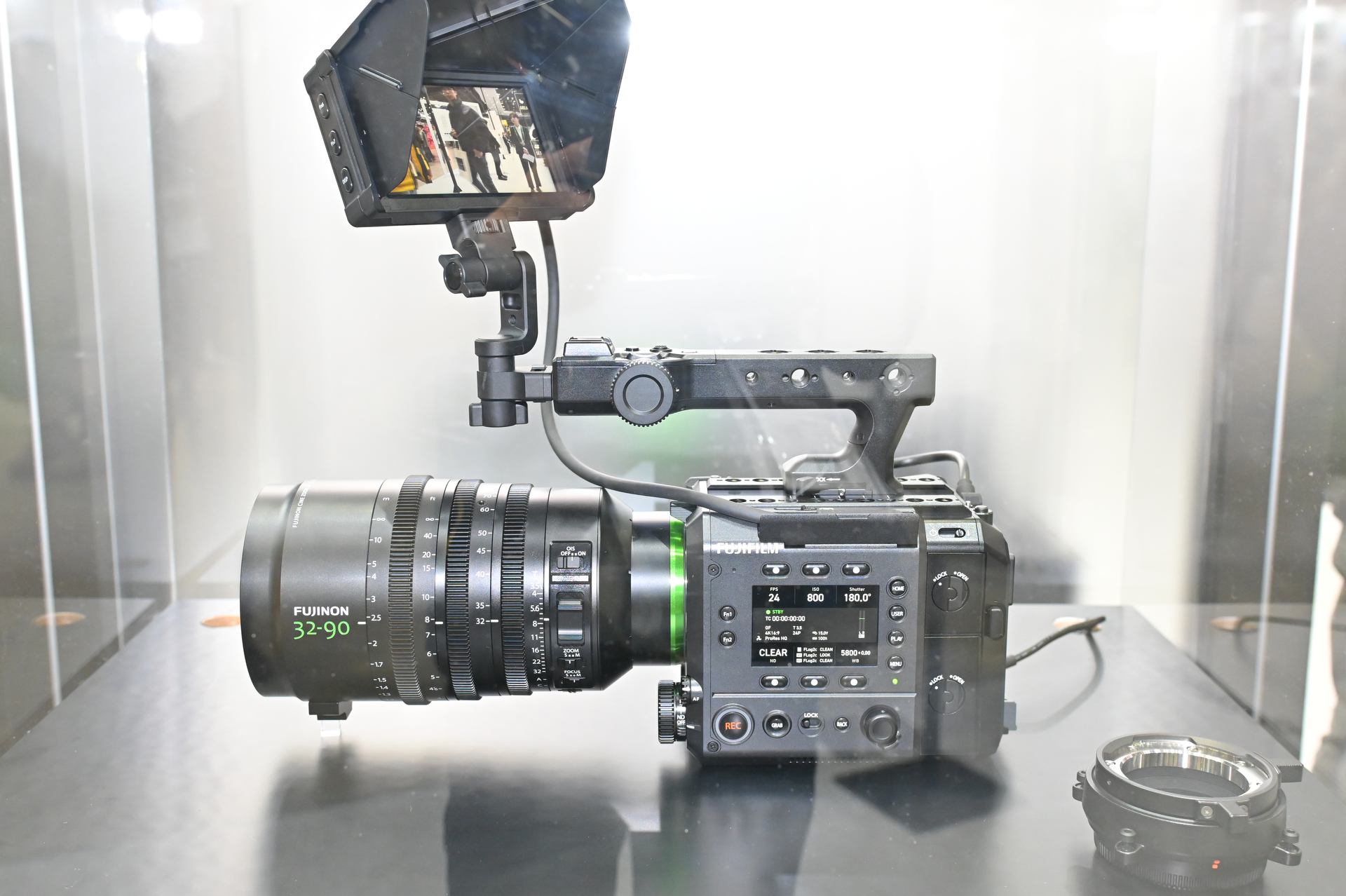 【富士フイルムブース】ラージフォーマットセンサーを搭載した映像製作用カメラ「GFX ETERNA」