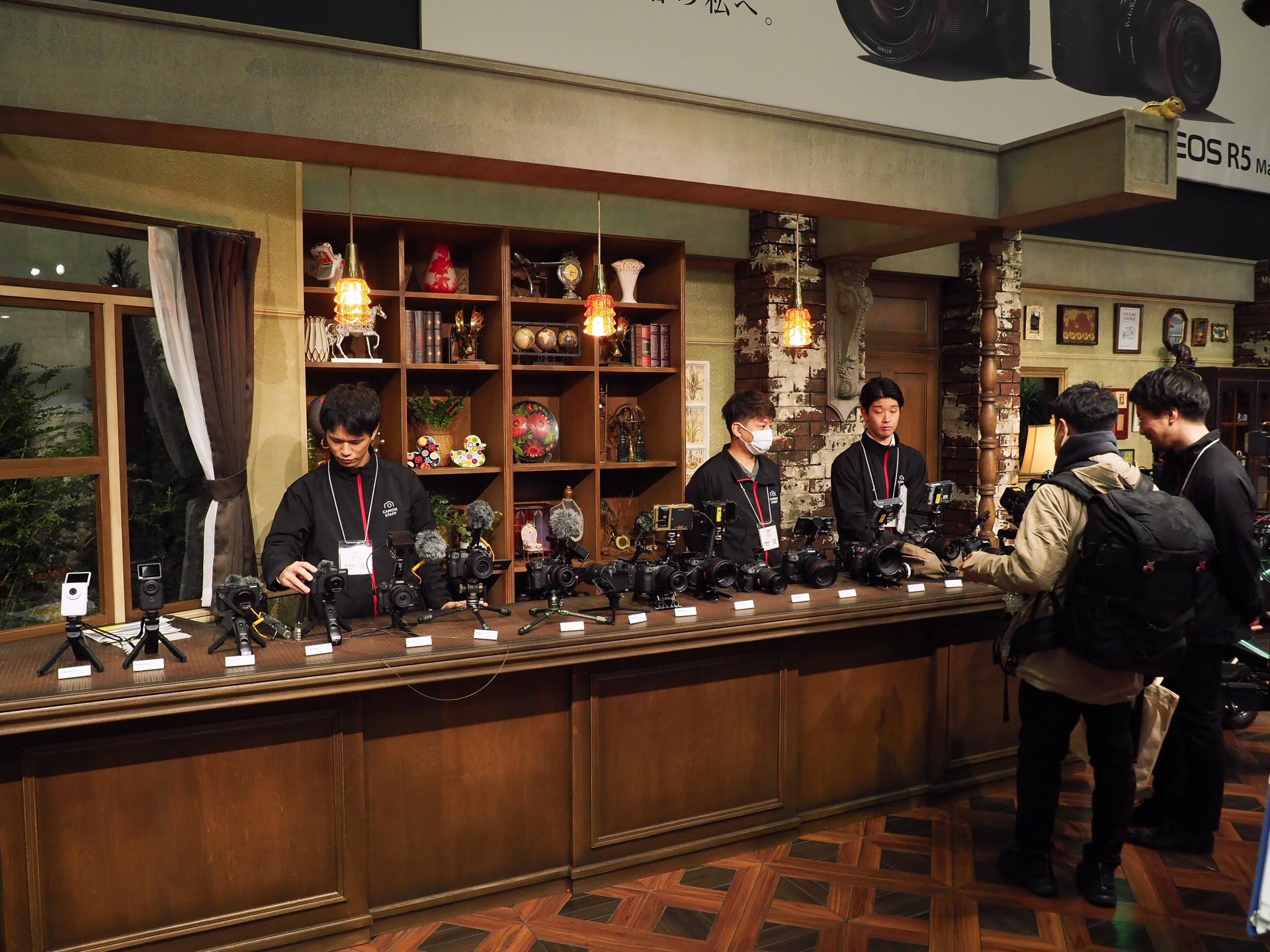 クリエイターズラウンジは、主に動画クリエイターに向けたコミュニケーションスペースとなっている