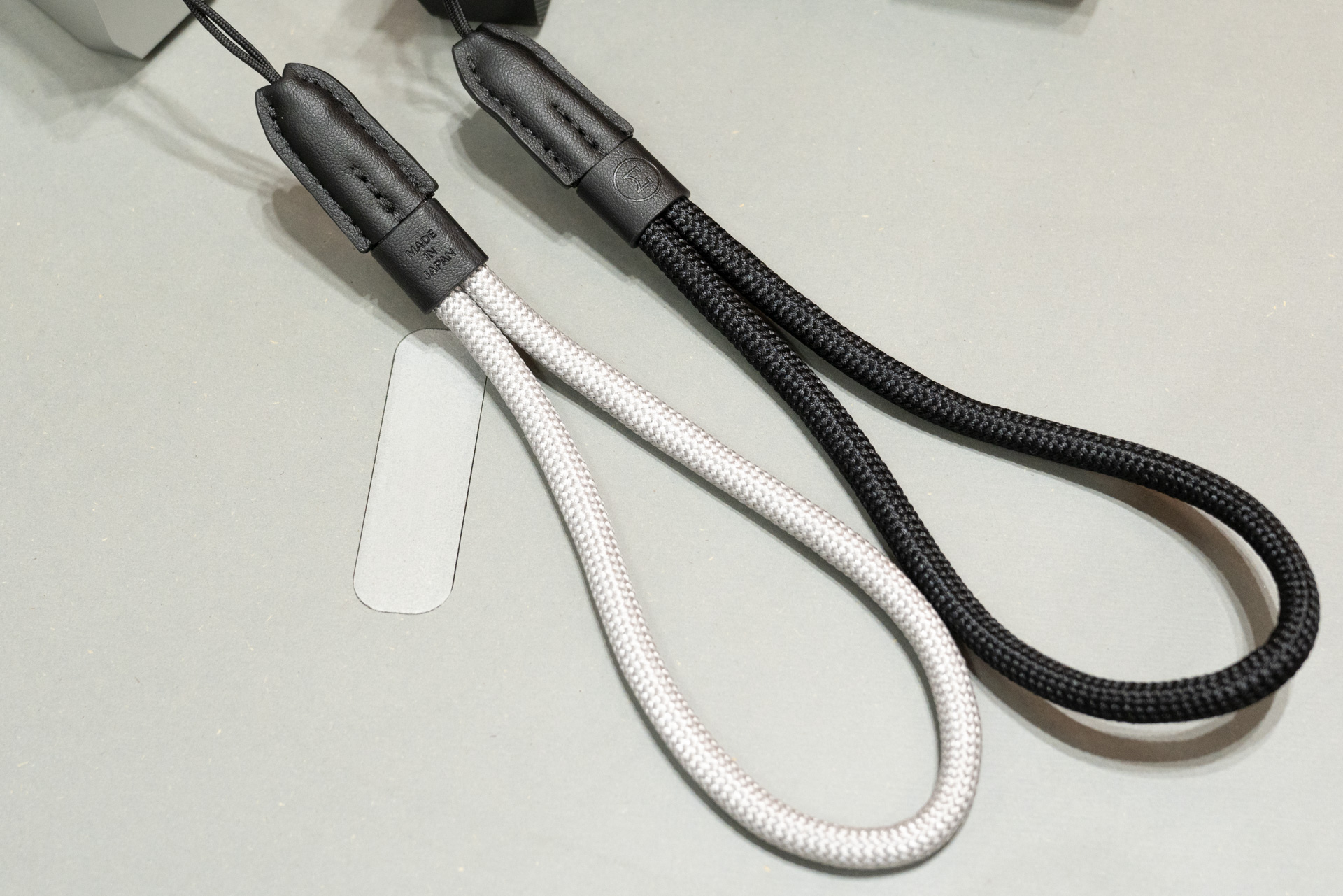 同梱のストラップにもMADE IN JAPANの刻印があった