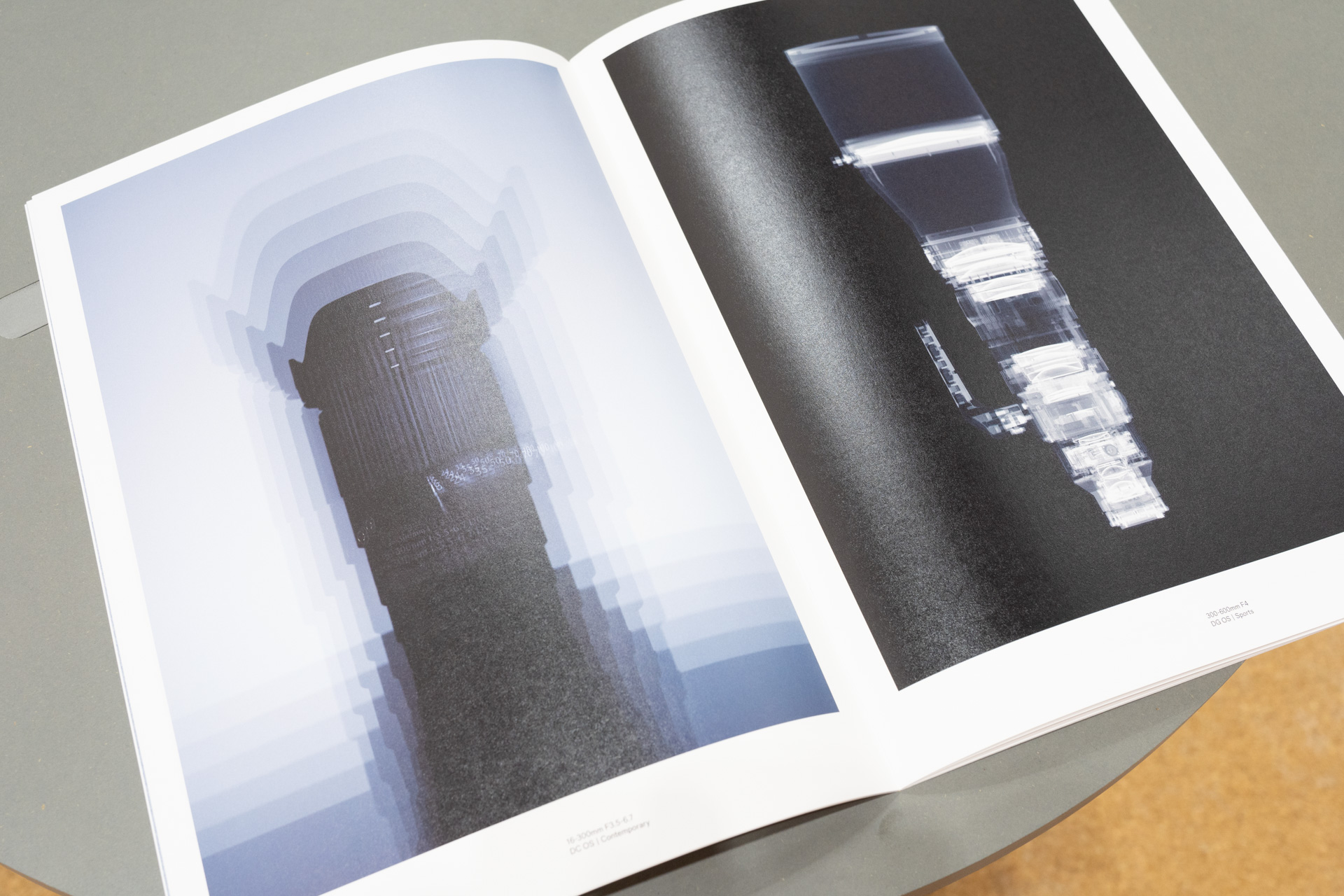 レンズスペックの解説が無い代わりに、レンズそのものの写真や作品が多数収録さていた