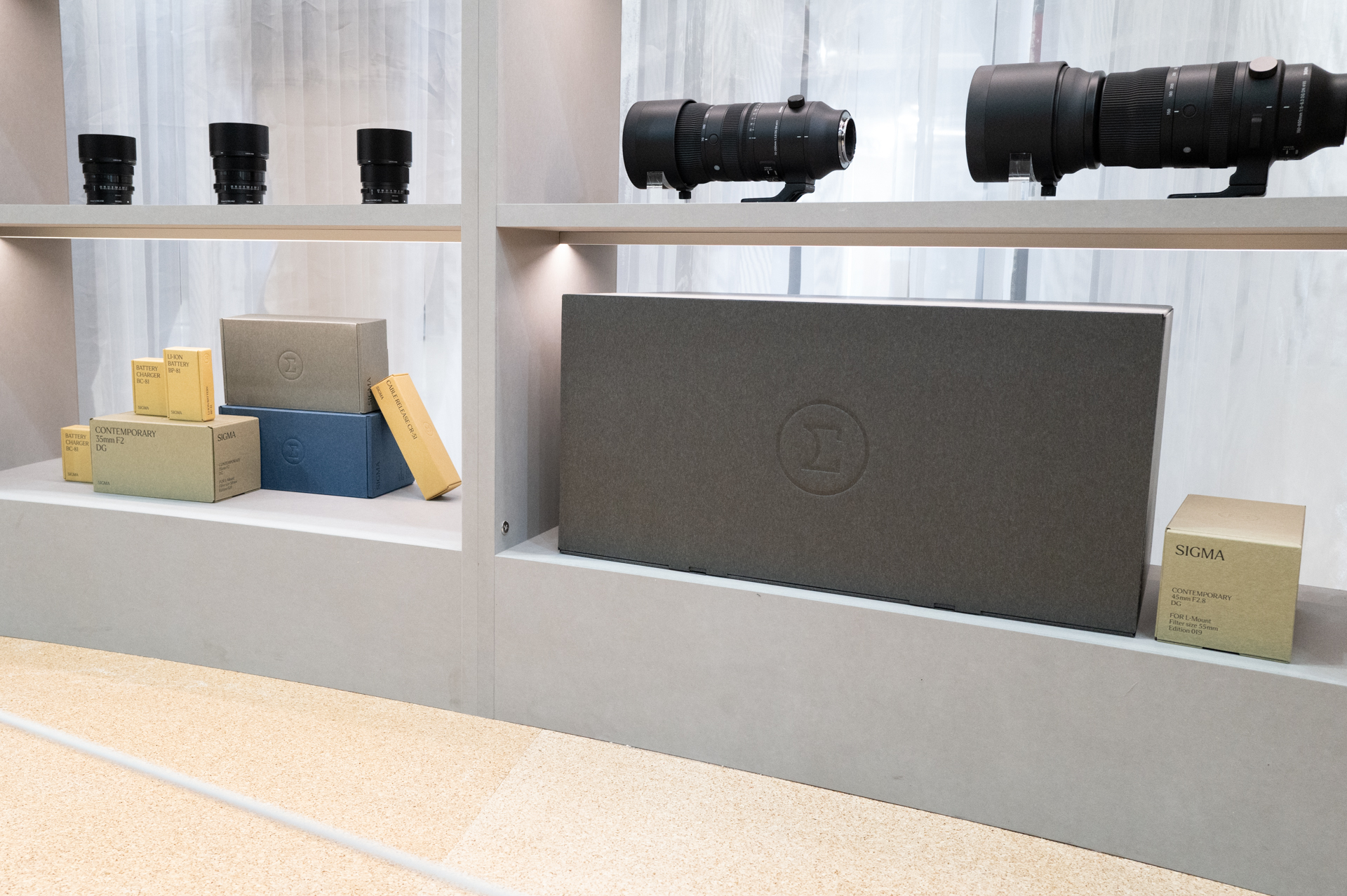 製品箱はArtラインやSportsラインなど、シリーズごとの色分けとなる