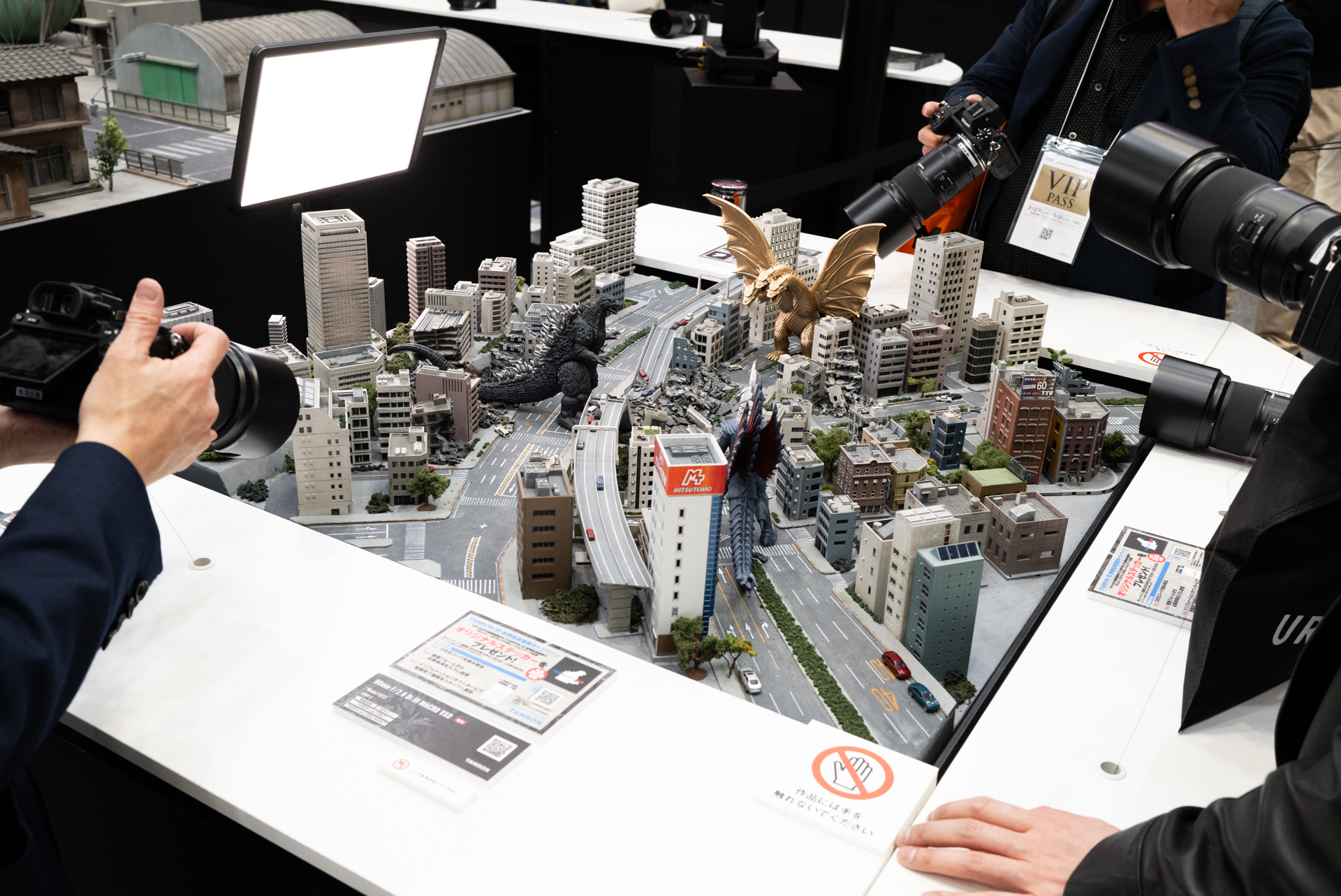 いまやタムロン自身も“タムキュー”の愛称で訴求する「90mm F/2.8 Di III MACRO VXD（F072）」でミニジオラマを撮影