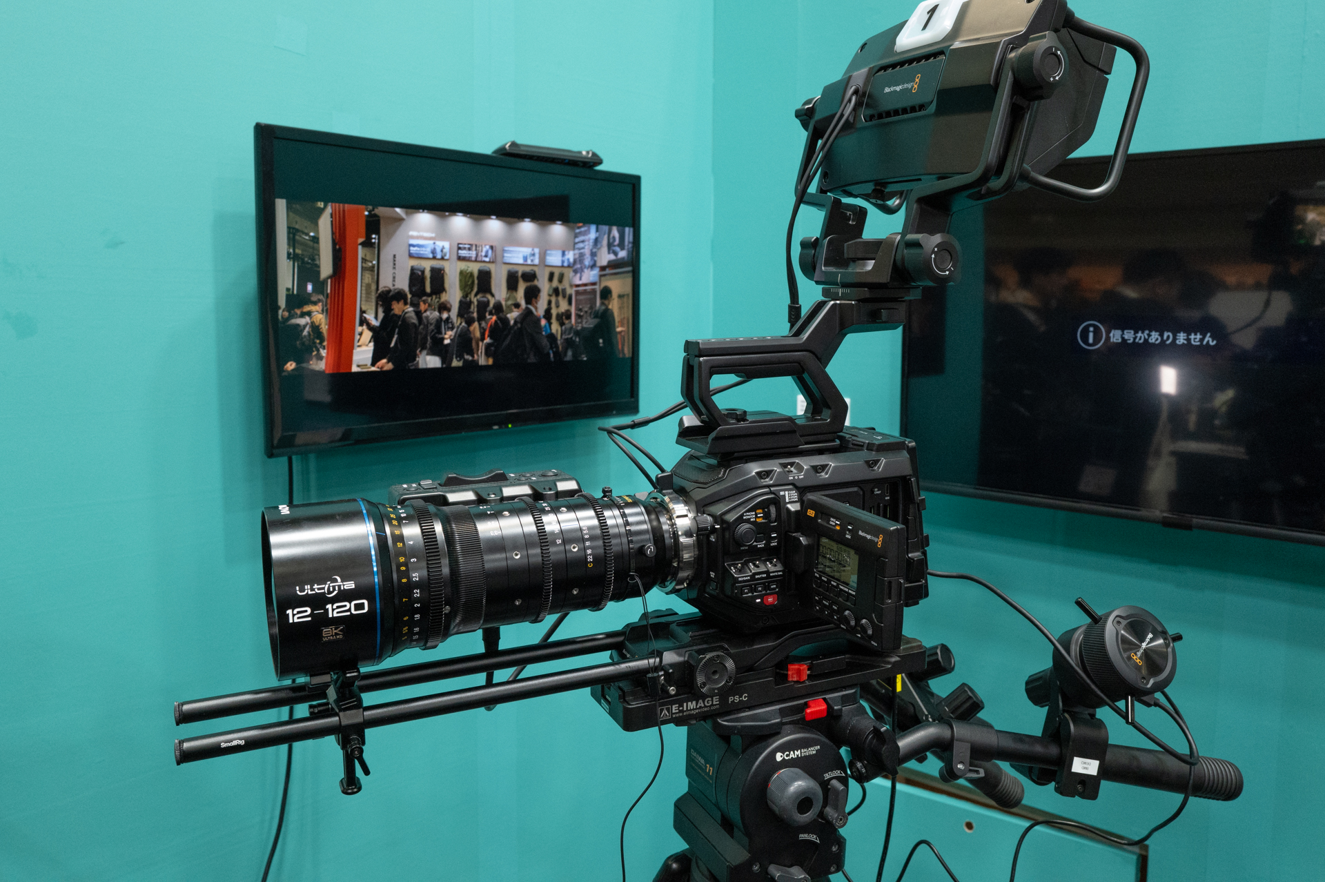 スーパー35対応の放送用レンズ。8Kではセンサーサイズが大きくなることを見越して、スーパー35向けのレンズを開発していたという