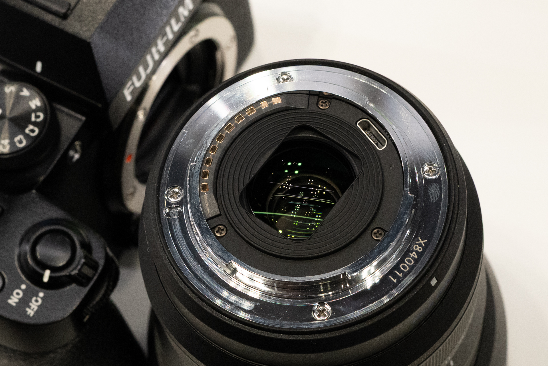 microUSB端子が備わる