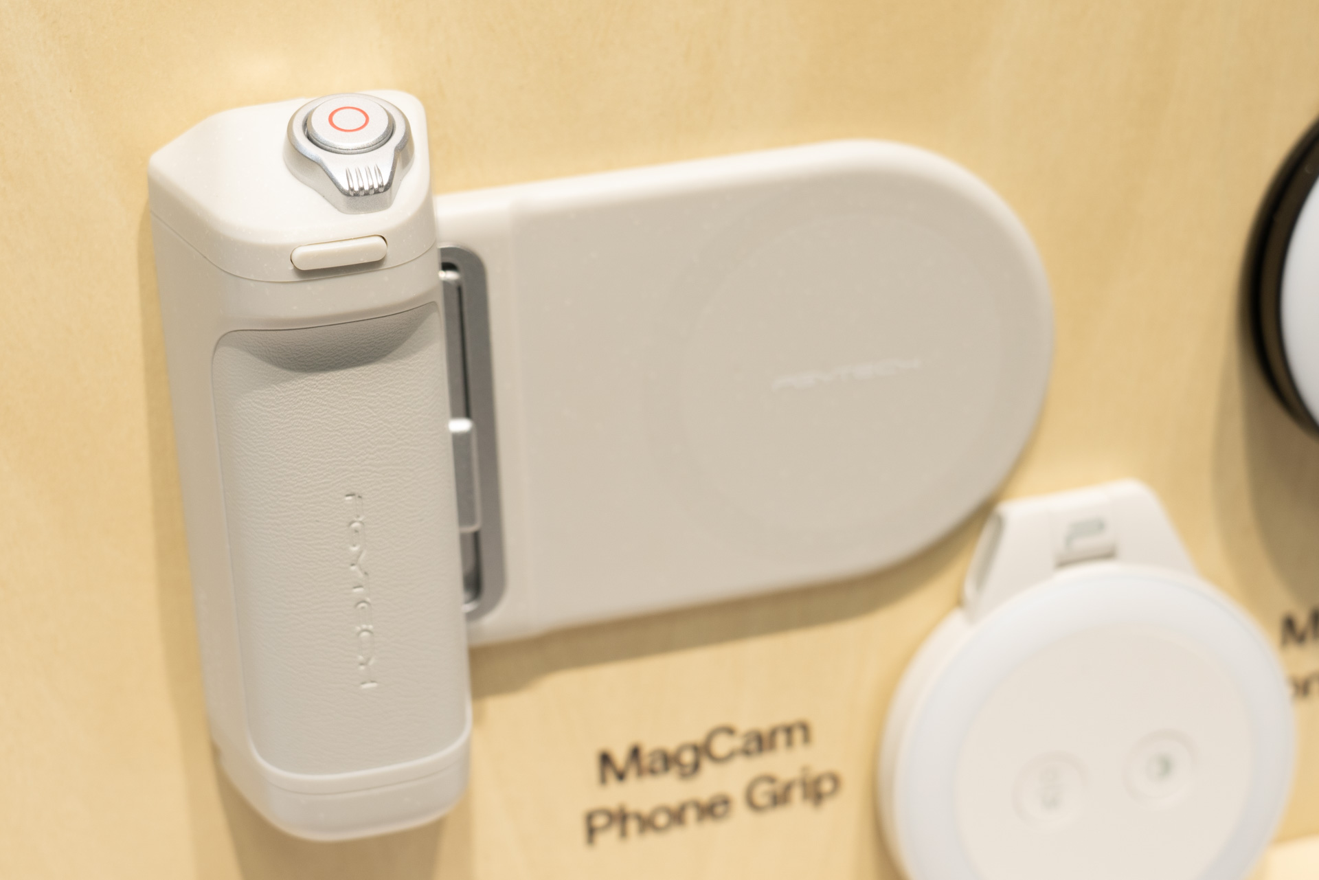 こちらはホワイト。ほかにミントグリーンもある