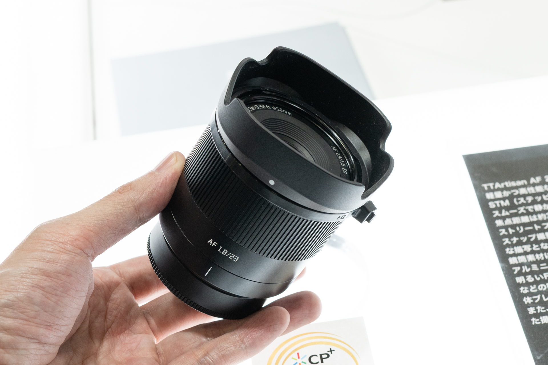 TTArtisan AF 23mm F1.8（富士フイルムXマウント用）。アルミ鏡筒で210gと軽量