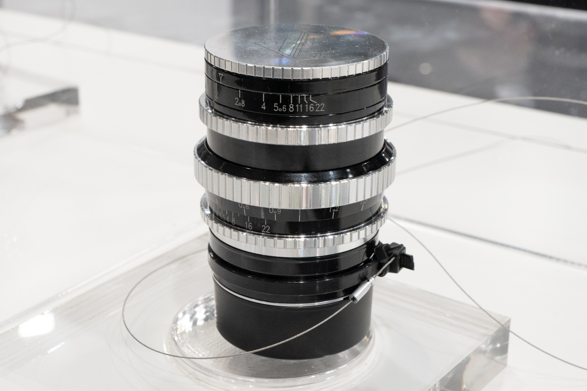 参考出品のLIGHT LENS LAB M 50mm f/1.5 Z21（仮）。フランス製の「Angenieux 50mm F1.5 Type S21」をベースに、実測データや歴史資料に基づいて新設計で蘇らせたという。ライカMマウント用