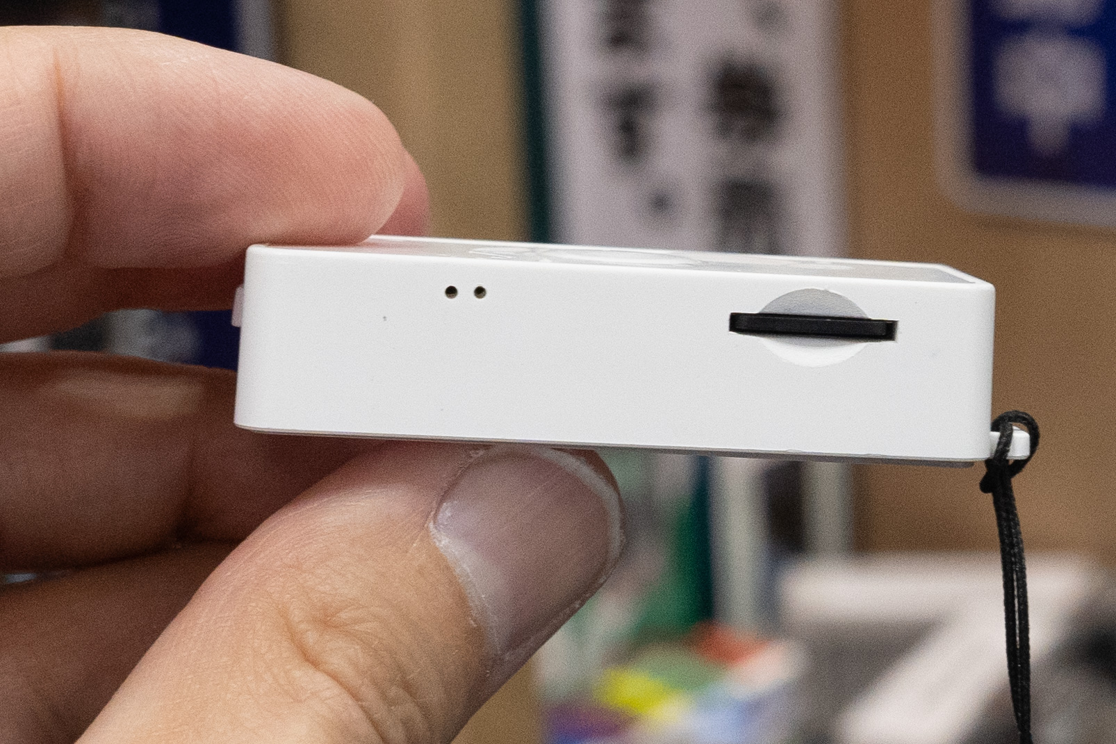 microSDメモリーカードが利用できる