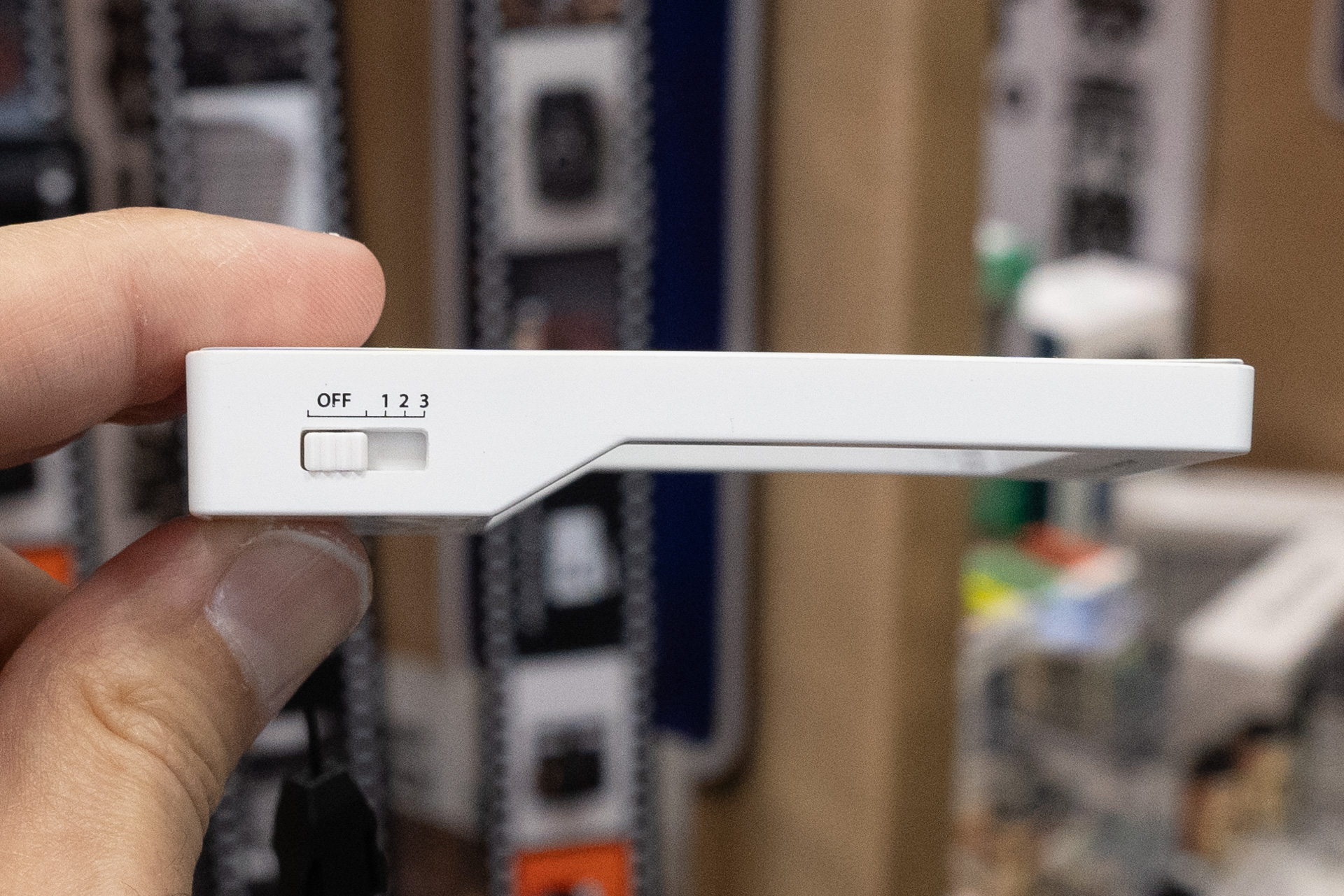 側面のスイッチは1が通常のモード、2がエフェクト、3が動画撮影