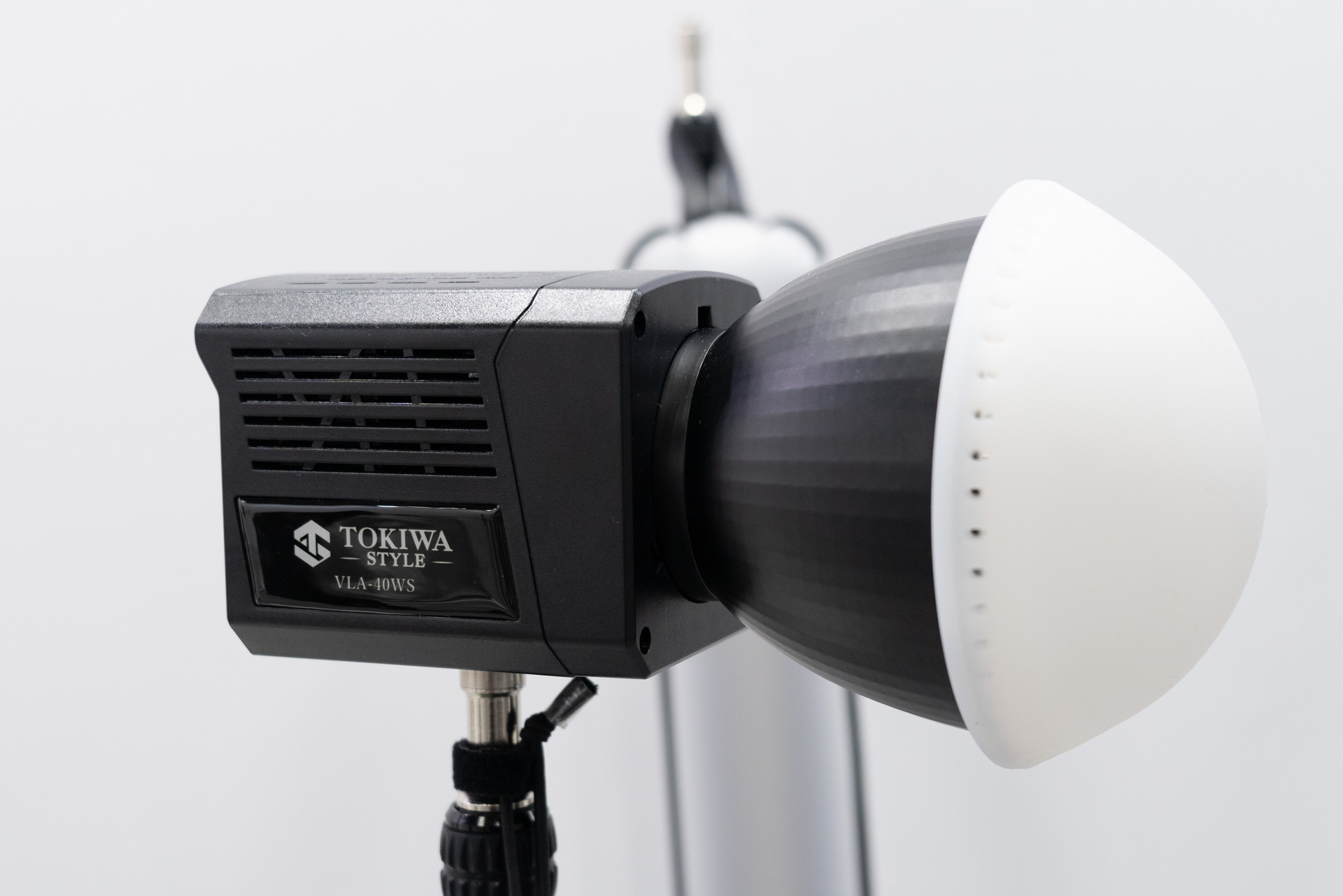 40WのLEDライト。想定価格は1万1,000円程度