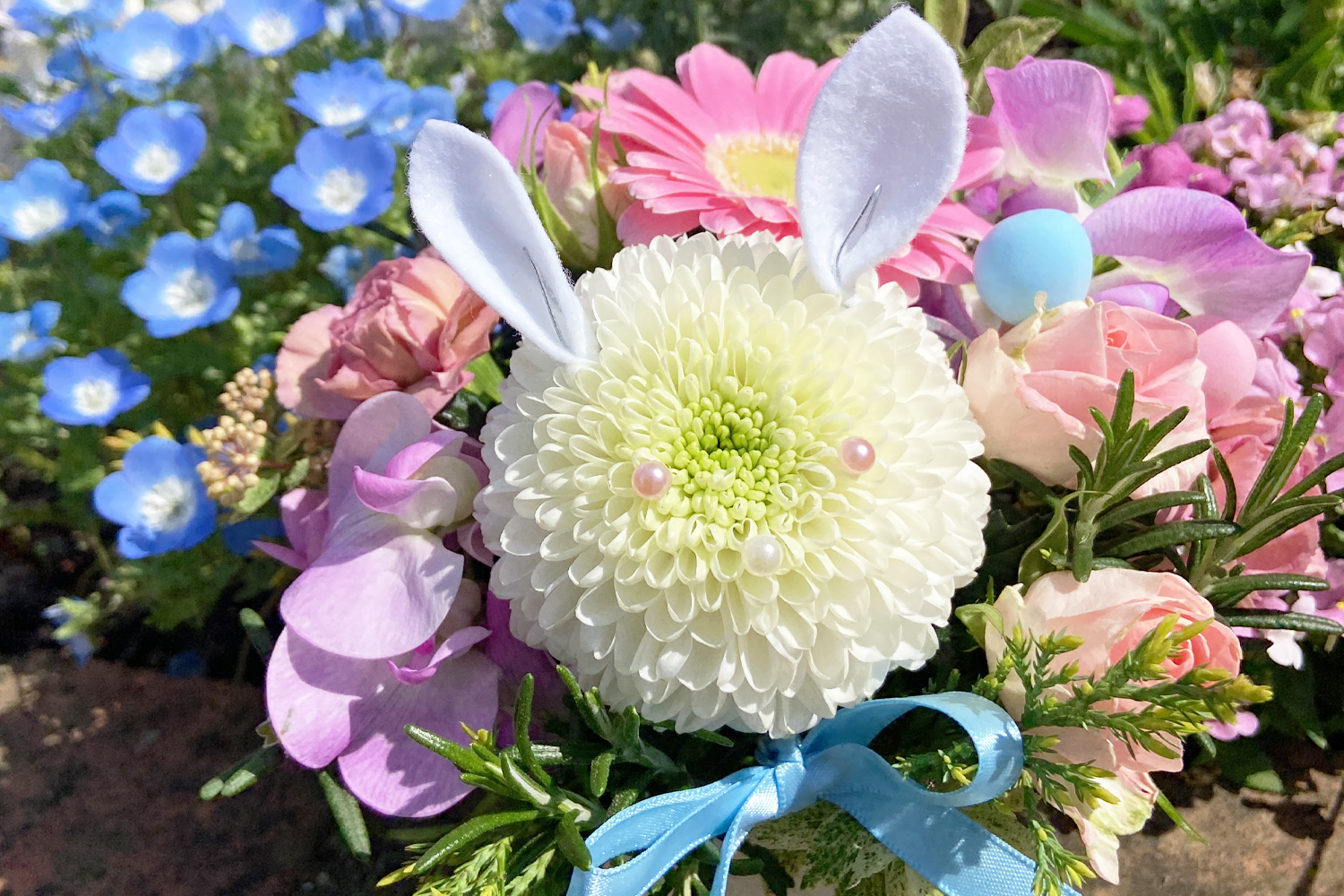 ぽんぽんウサギの春のアレンジメント（イメージ）