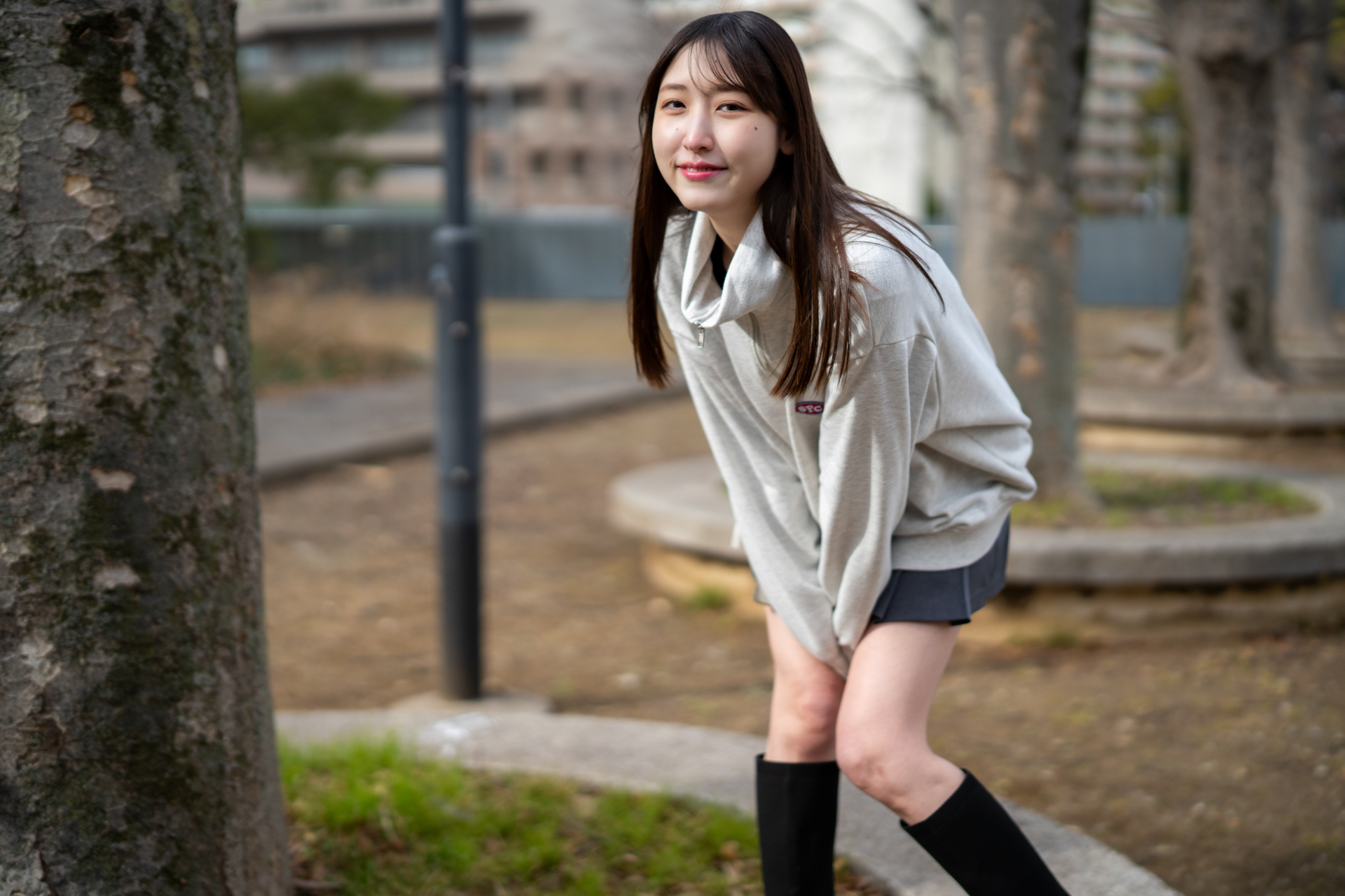 フォーカスを外しやすい距離ですが、苦労なく合焦させることができました。わずかに日が差したので周囲をよく確認せず、あわてて撮影しましたが、背景の木々もよい感じでボケてくれました。<br><span class="fnt-85">ソニー α7CR／ZEISS Otus ML 1.4/50／50mm／絞り優先AE（1/4,000秒、F1.4、±0.0EV）／ISO 200</span>