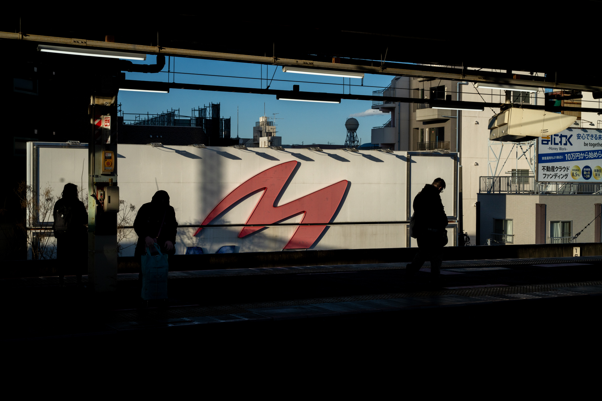 露出を切り詰めてシルエット調にしてみました。ハイライトを焼きつぶすような調子が好きですが、十分に対応してもらえます。<br><span class="fnt-85">ソニー α7CR／ZEISS Otus ML 1.4/50／50mm／絞り優先AE（1/1,600秒、F10、±0.0EV）／ISO 400</span>