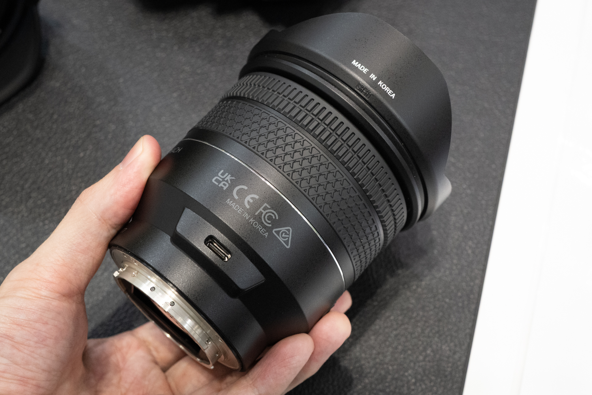 ズームリングのパターンは、韓国語の発音記号に由来しているそうだ