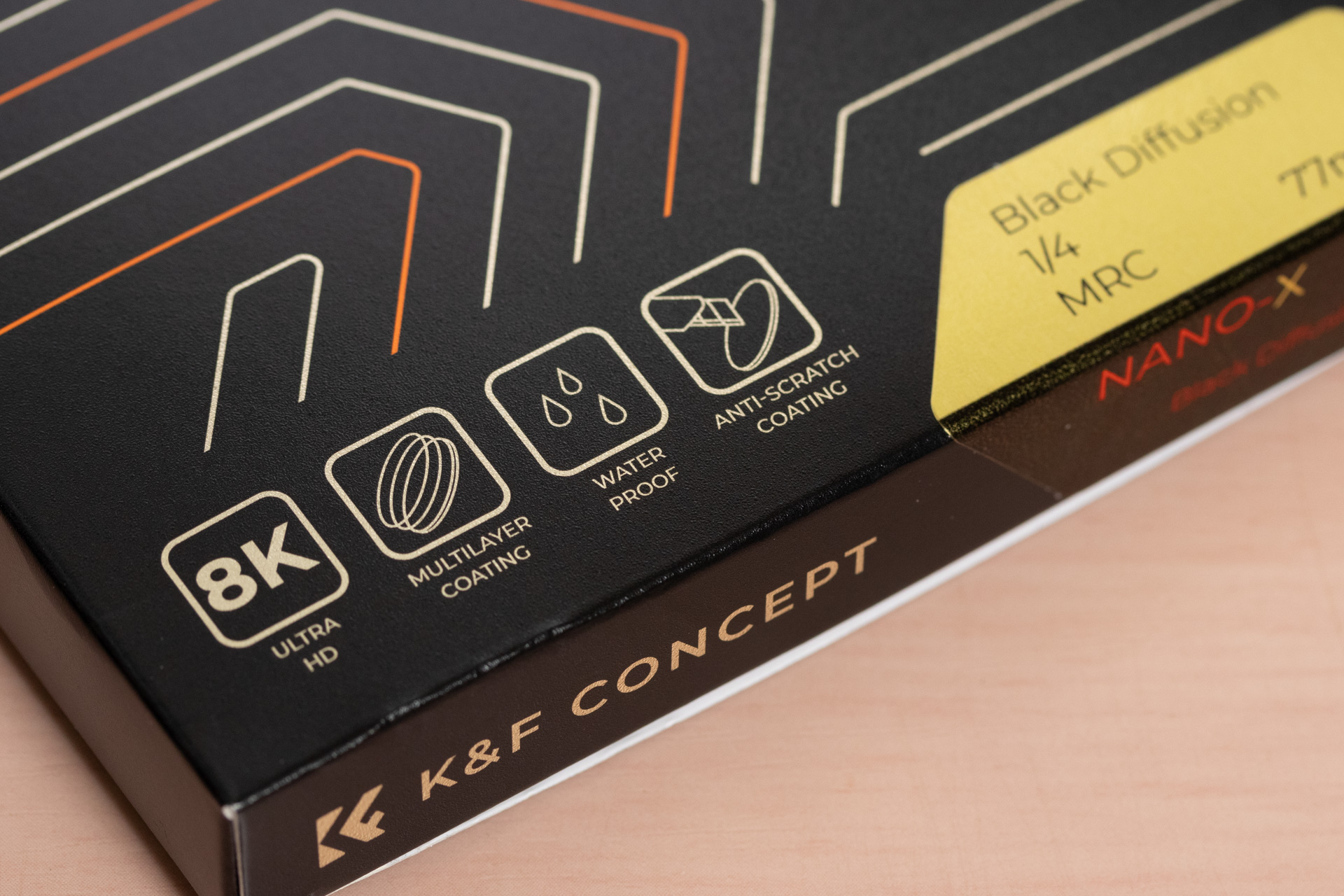 ウォータープルーフやアンチスクラッチコーティングといった機能もある