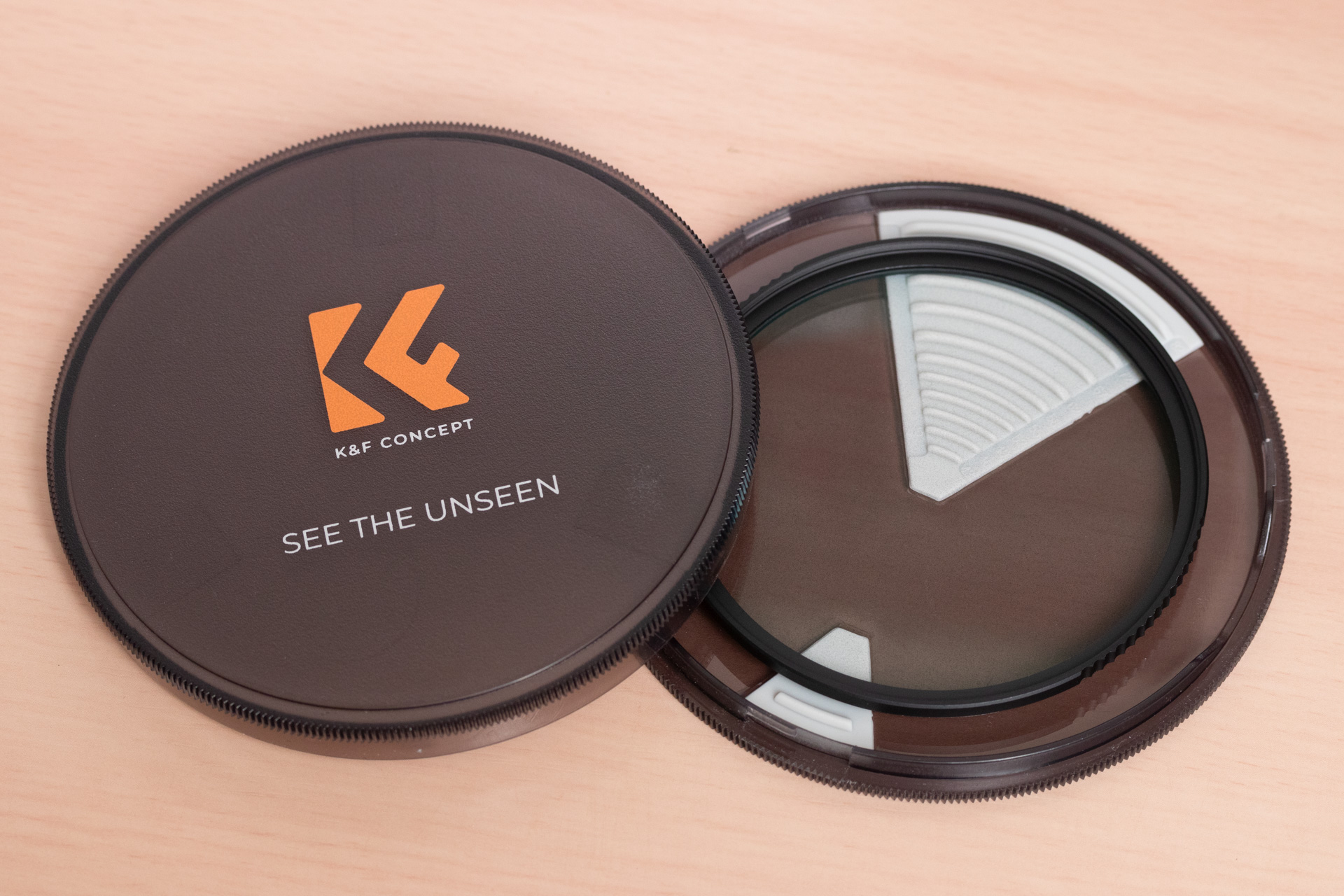 円形のケースが付属する